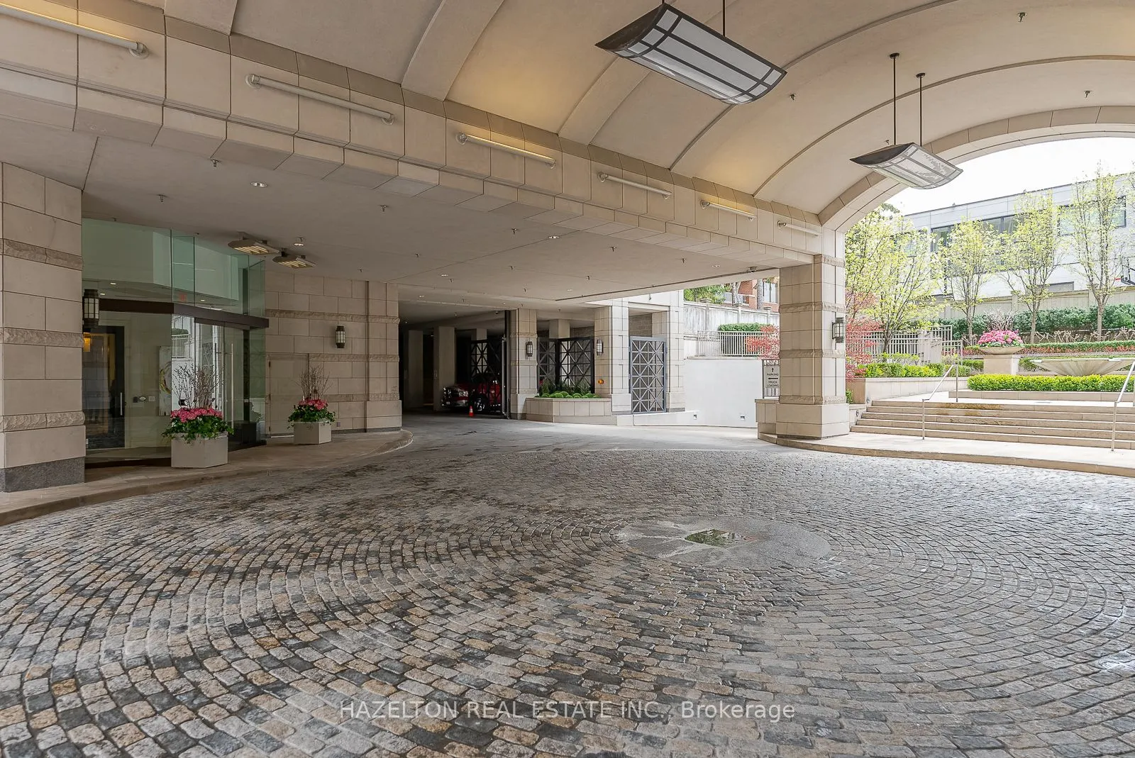 155 St Clair Avenue W, #506