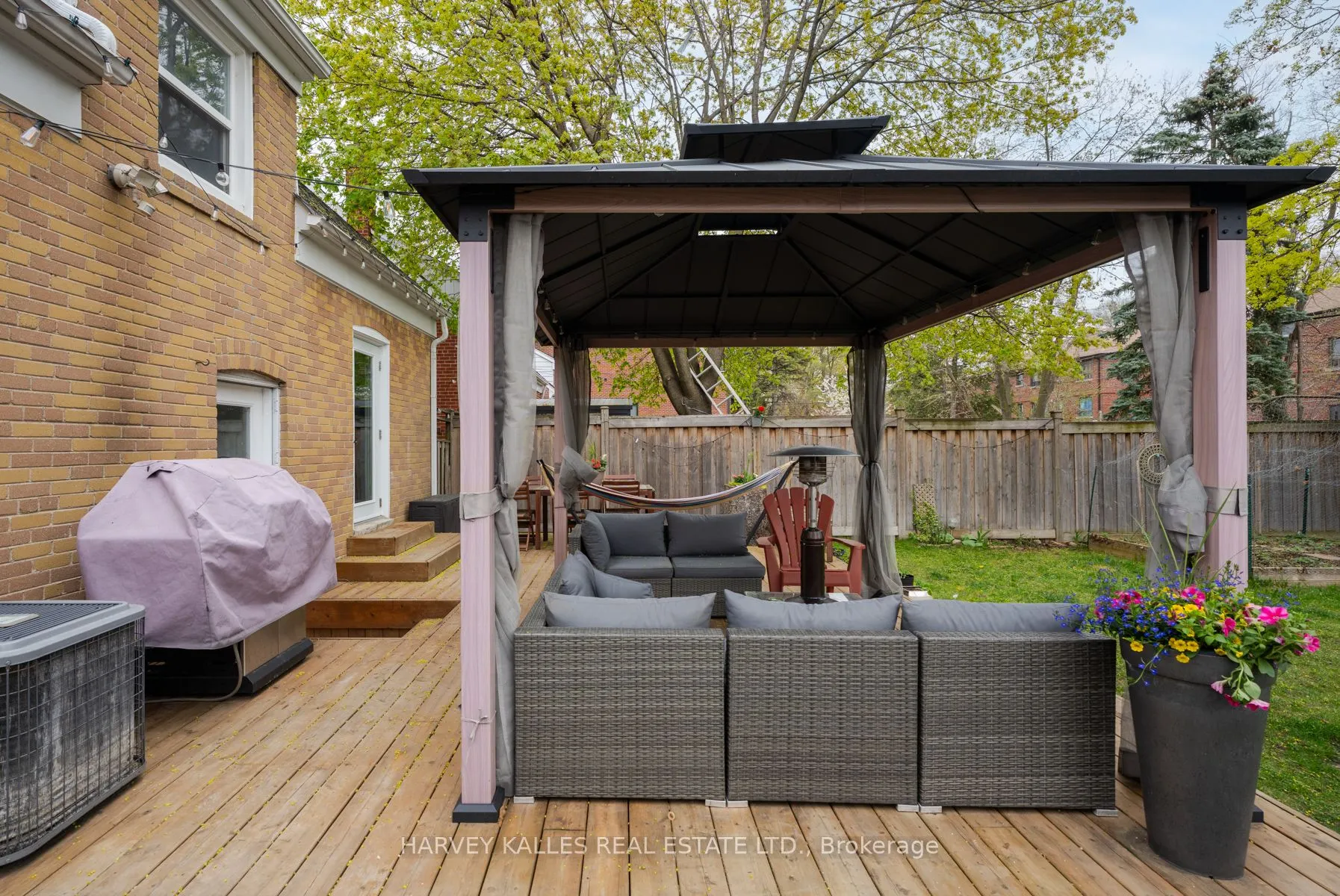 89 Charleswood Drive
