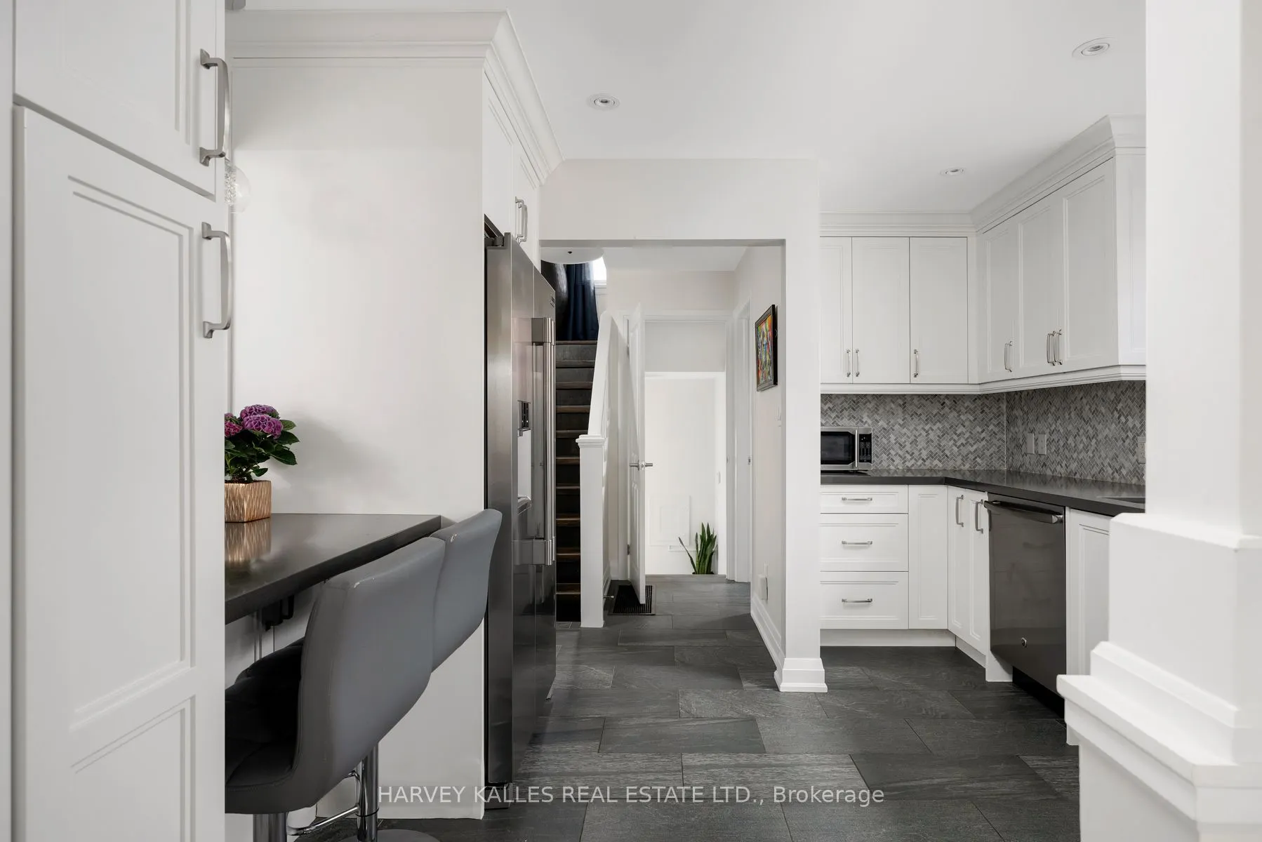89 Charleswood Drive