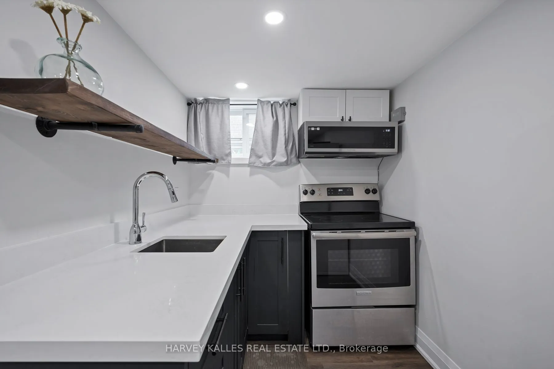 89 Charleswood Drive