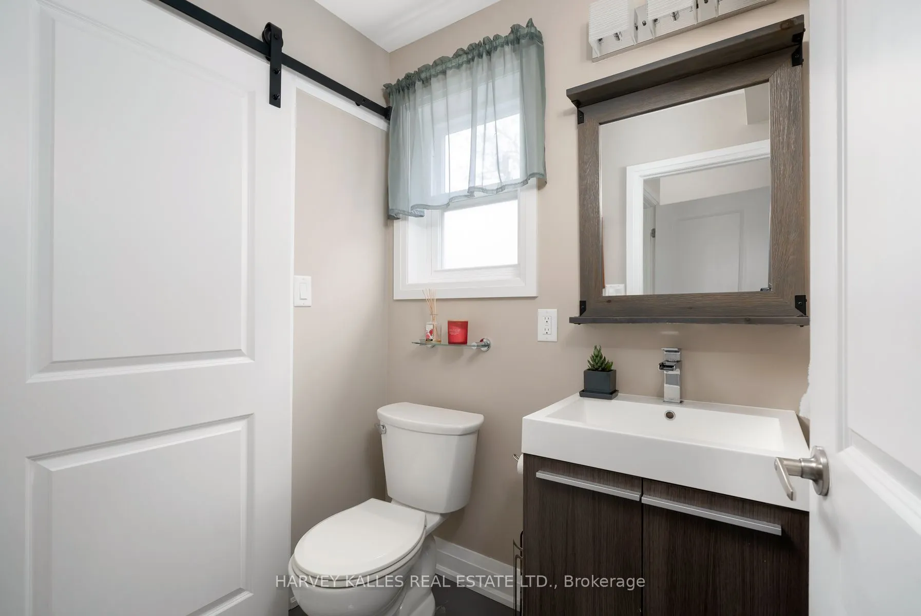 89 Charleswood Drive