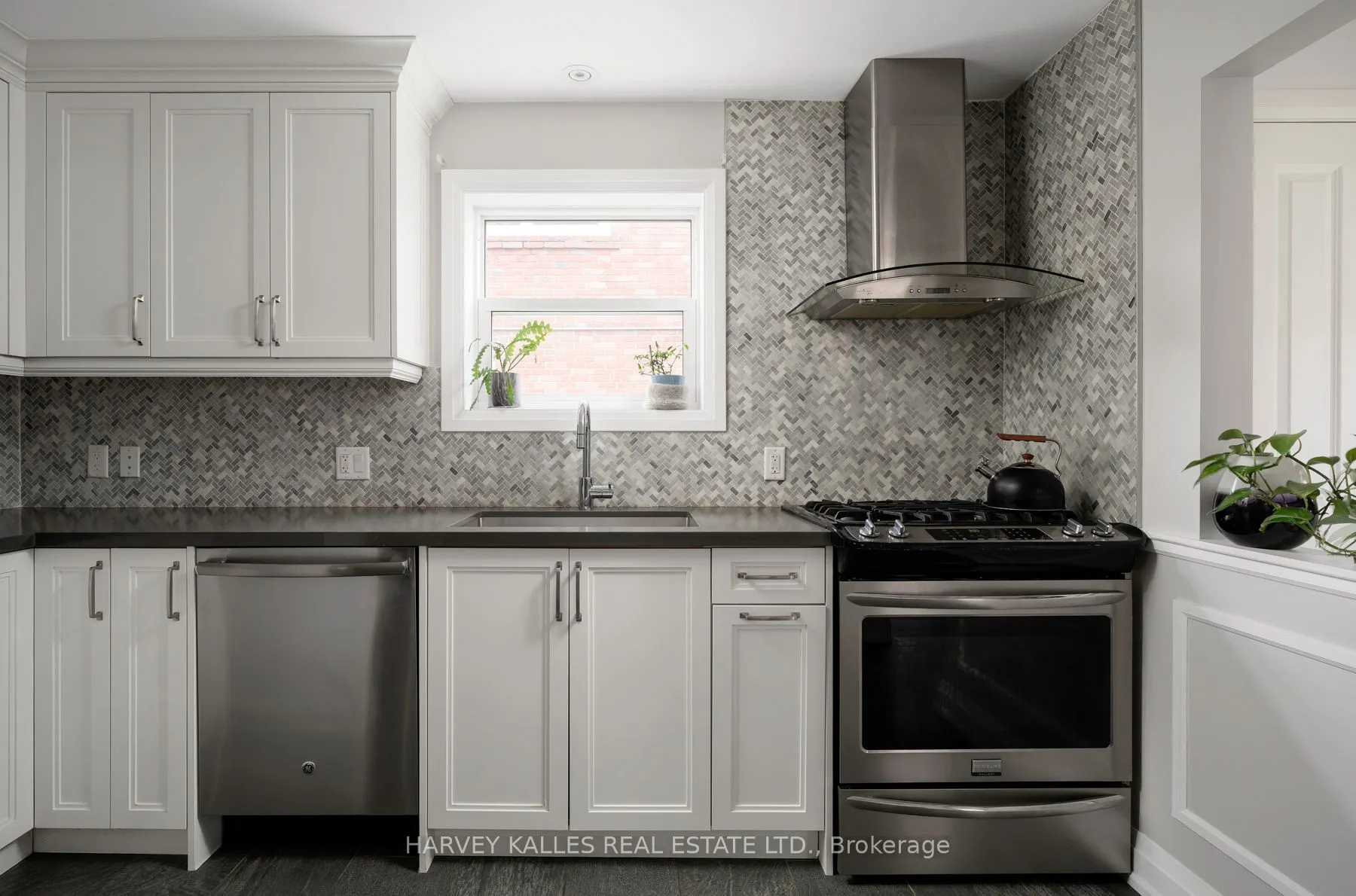 89 Charleswood Drive