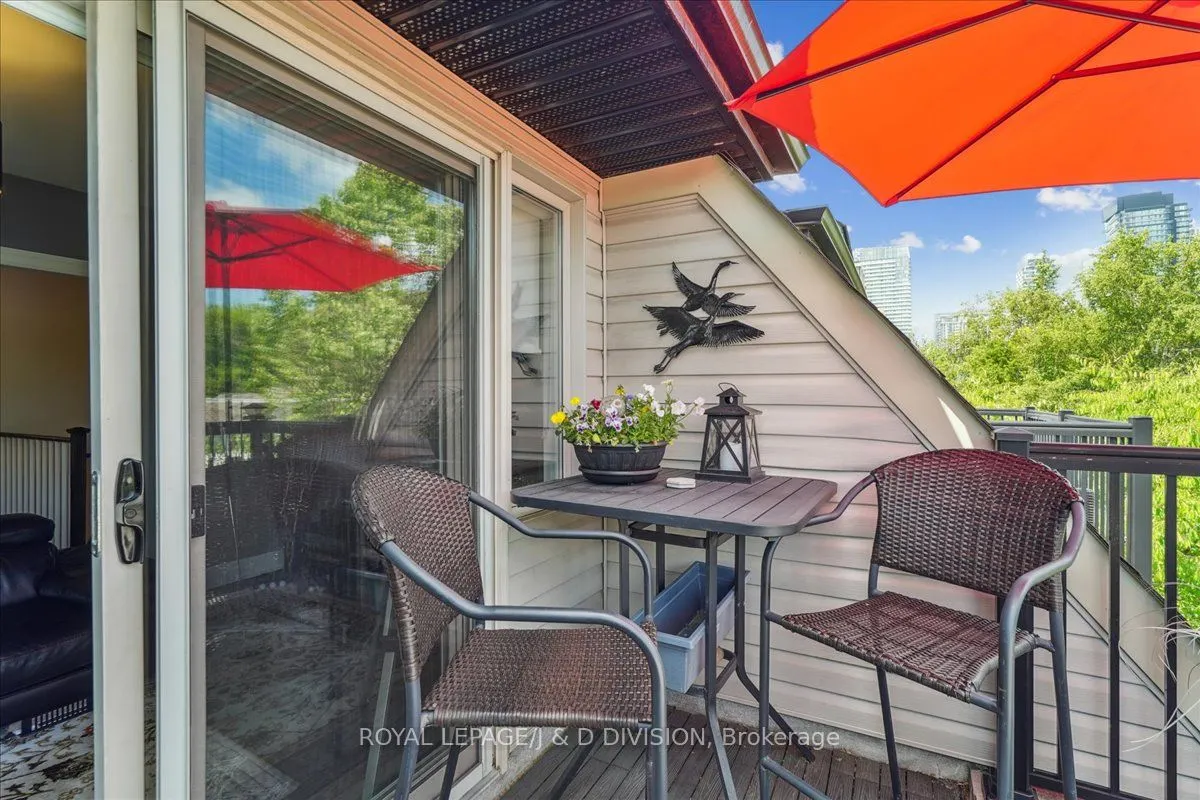 361 Roehampton Avenue, #2
