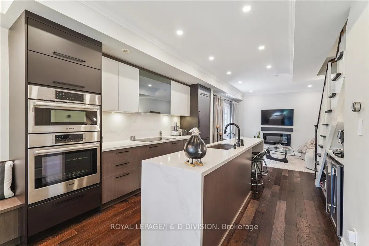 361 Roehampton Avenue, #2