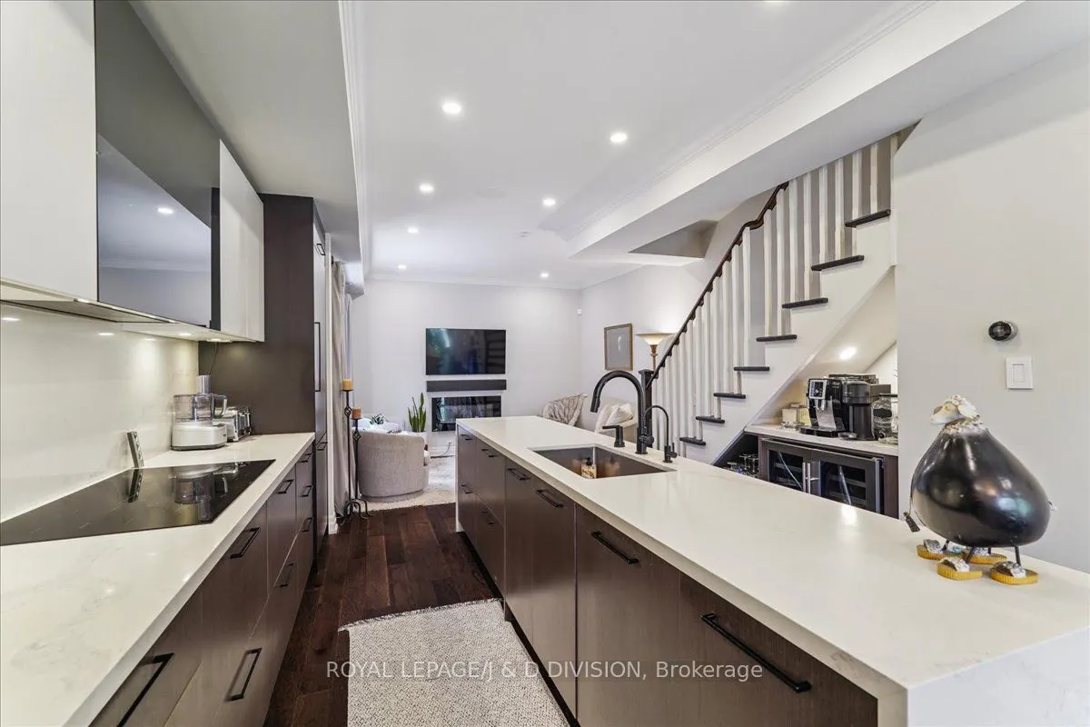 361 Roehampton Avenue, #2