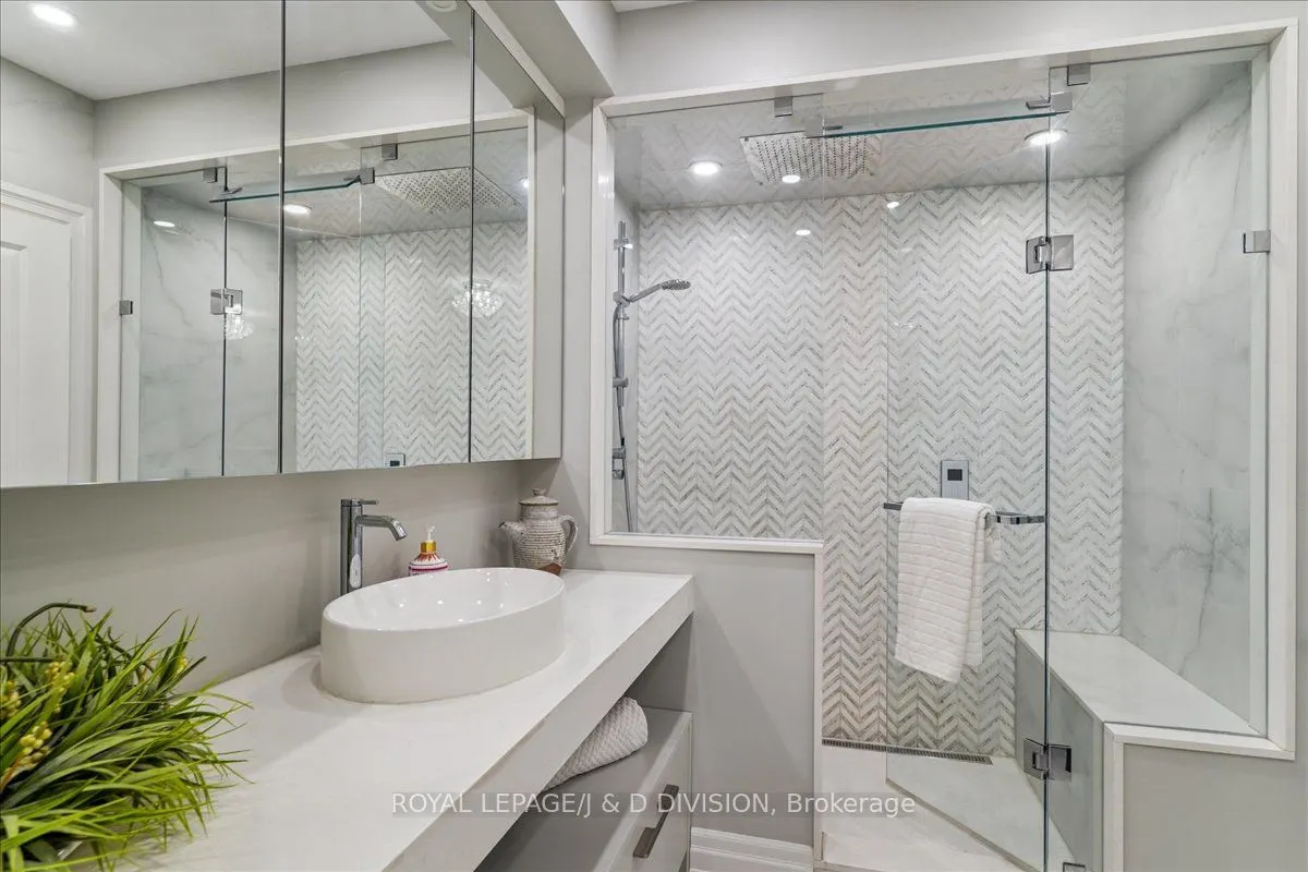 361 Roehampton Avenue, #2