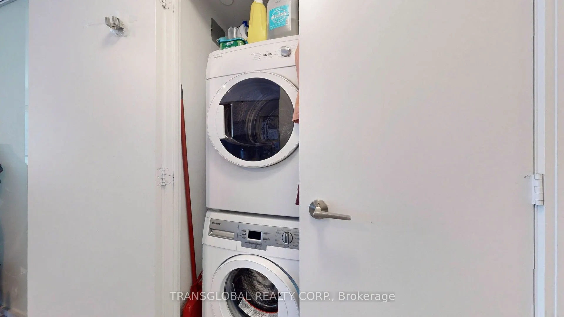 181 Dundas Street E, #3801