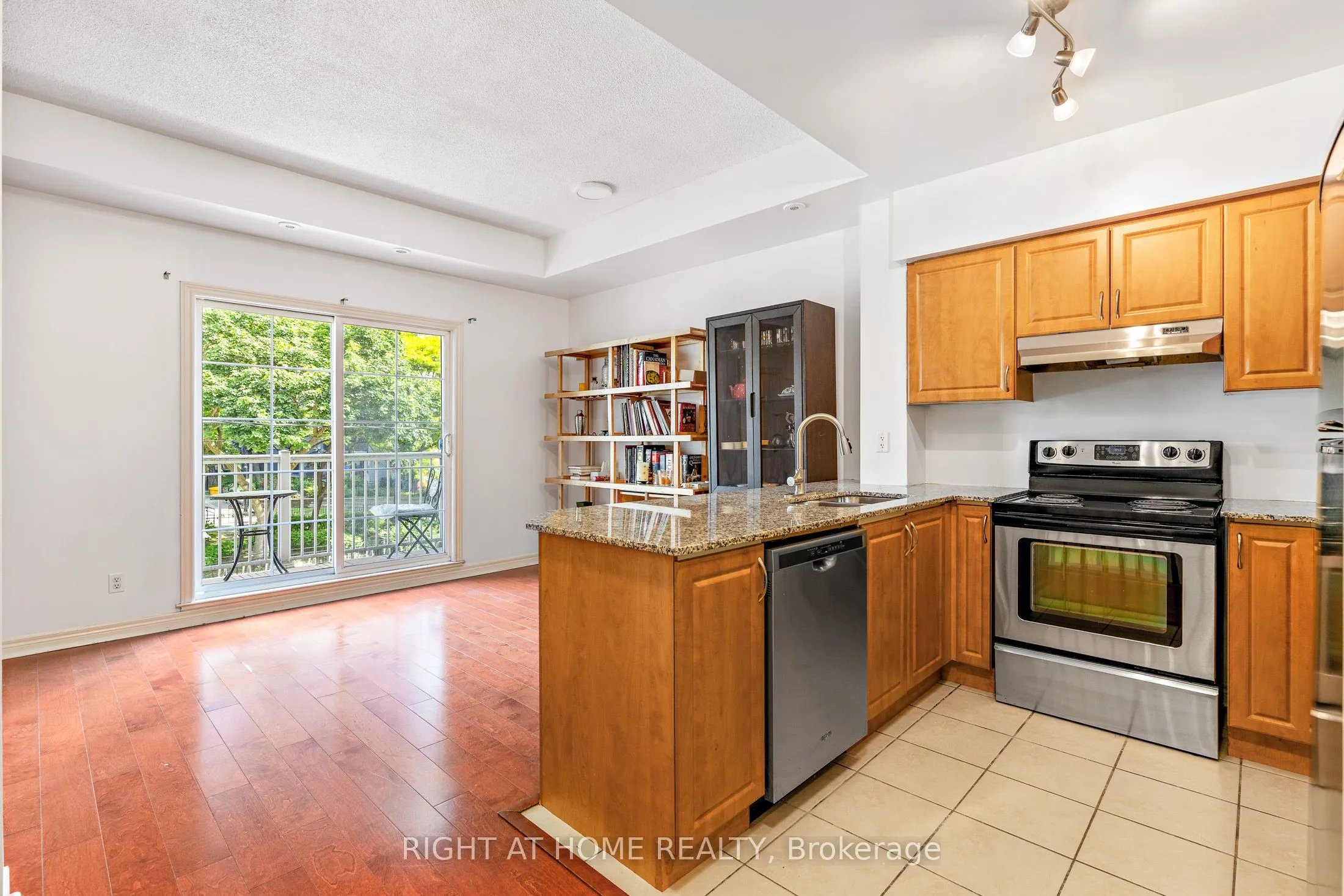 205 Wellesley Street E, #205