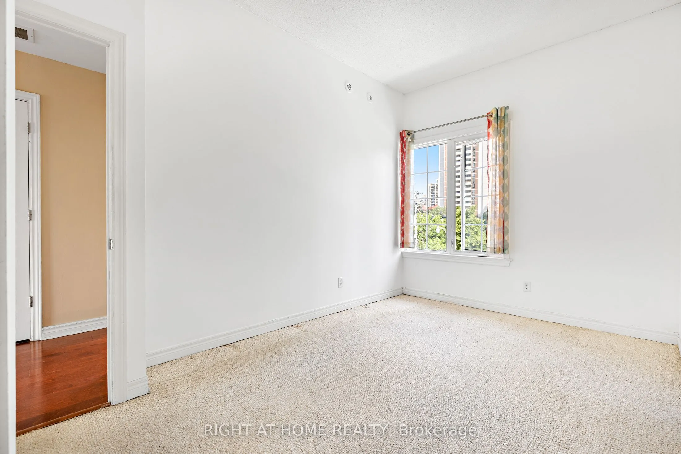 205 Wellesley Street E, #205