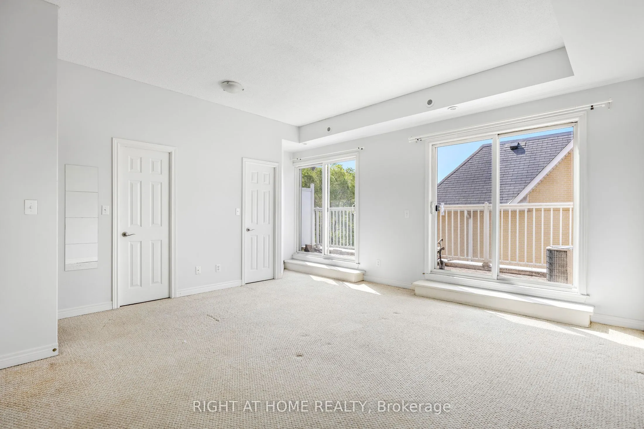 205 Wellesley Street E, #205