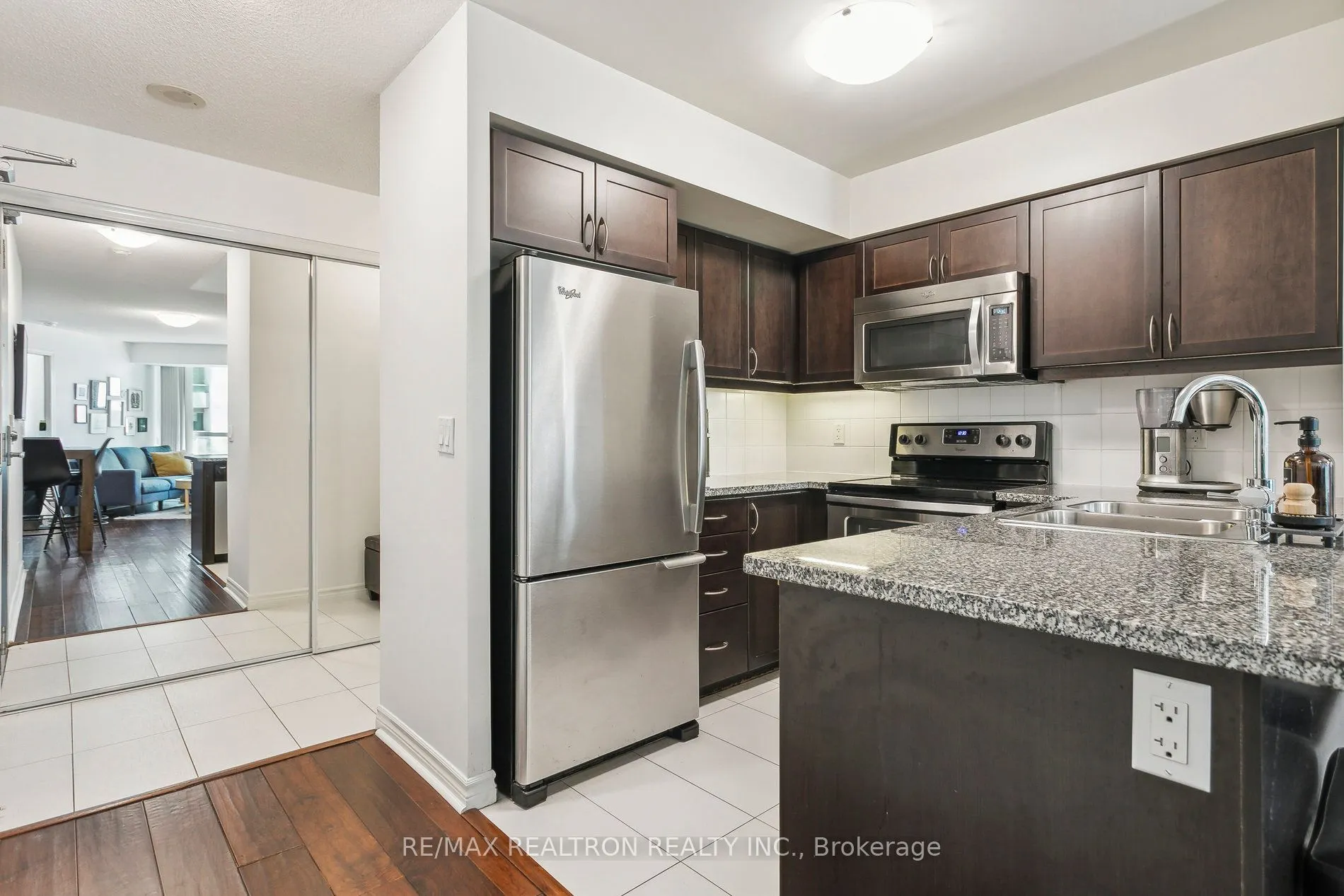 19 Grand Trunk Crescent, #1215