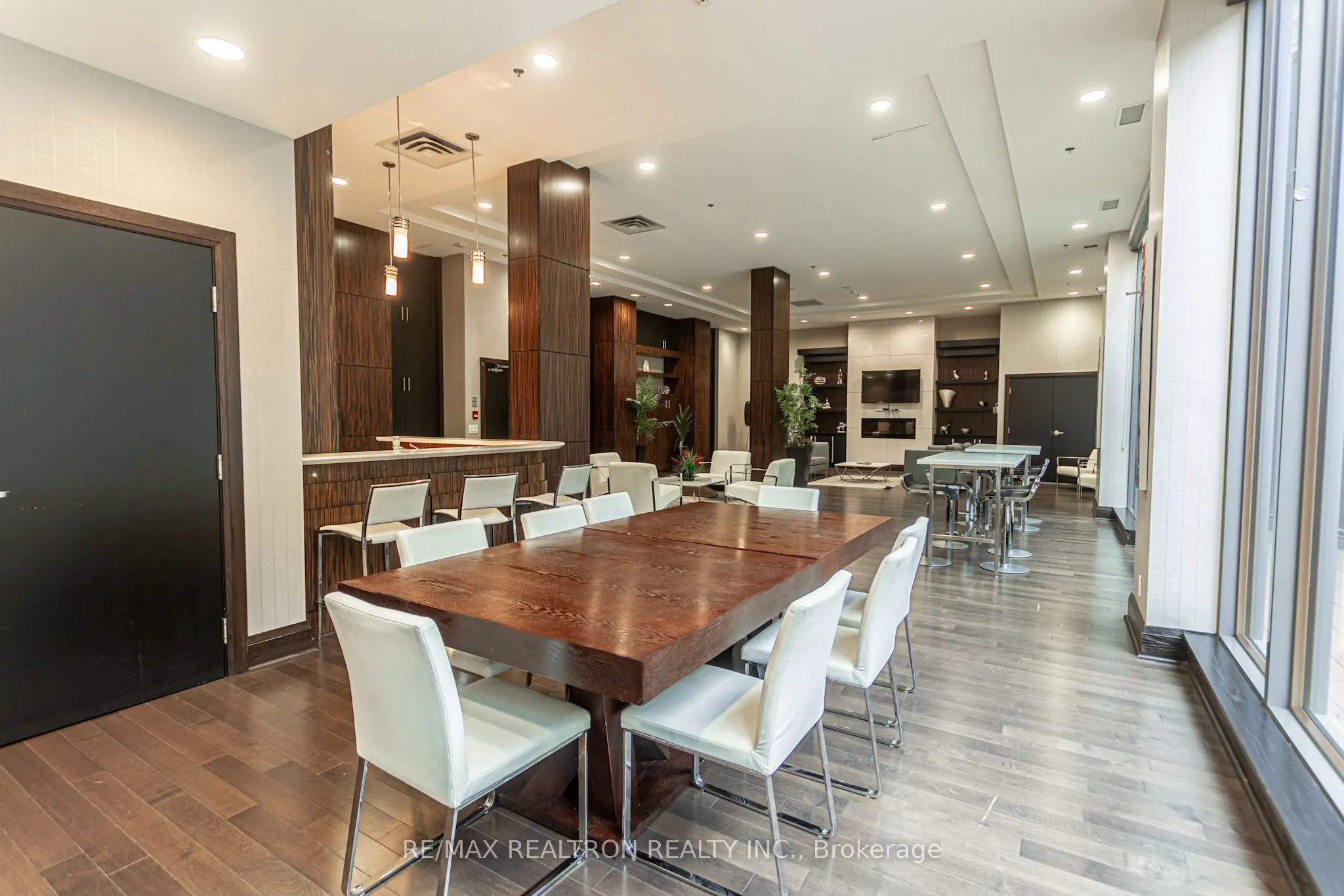 19 Grand Trunk Crescent, #1215