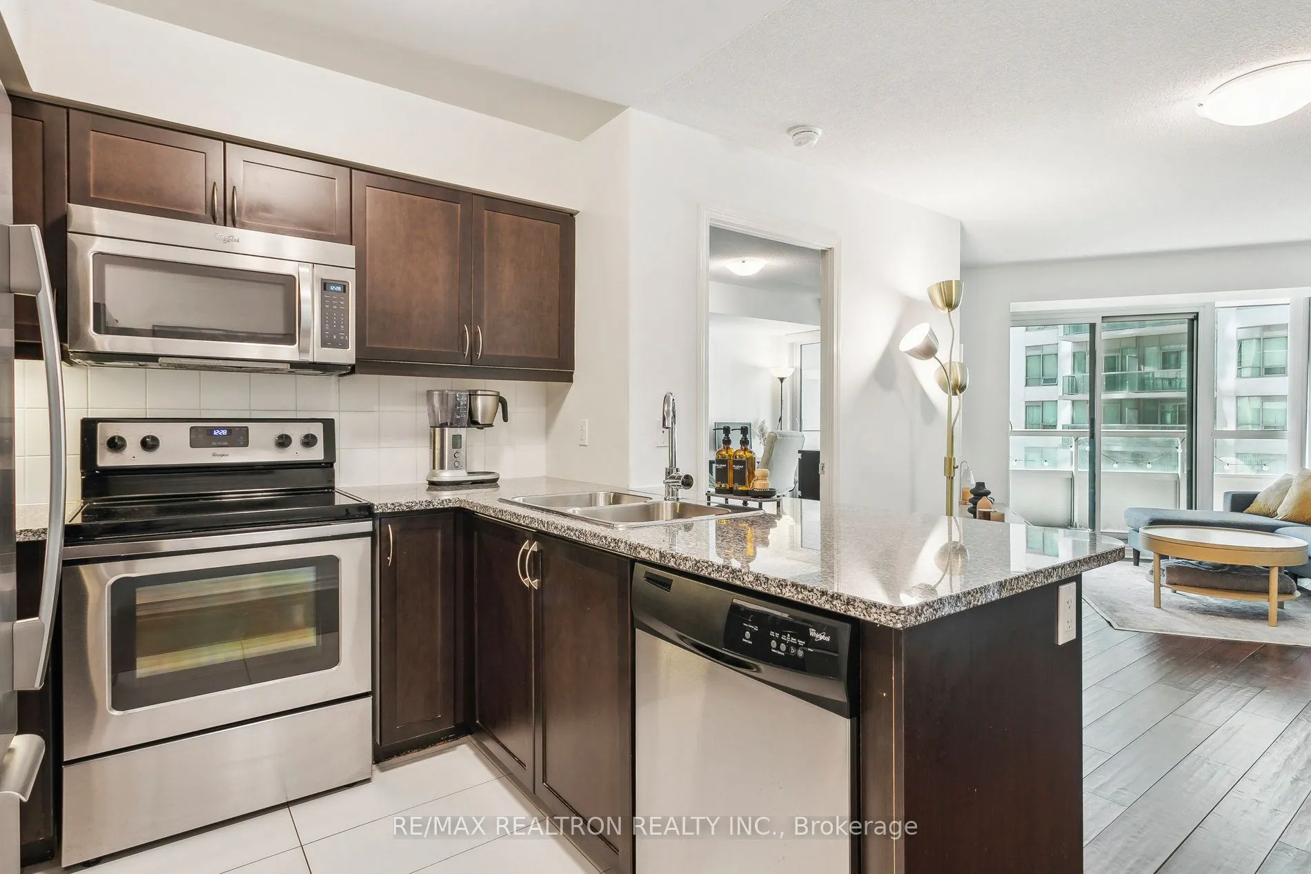 19 Grand Trunk Crescent, #1215