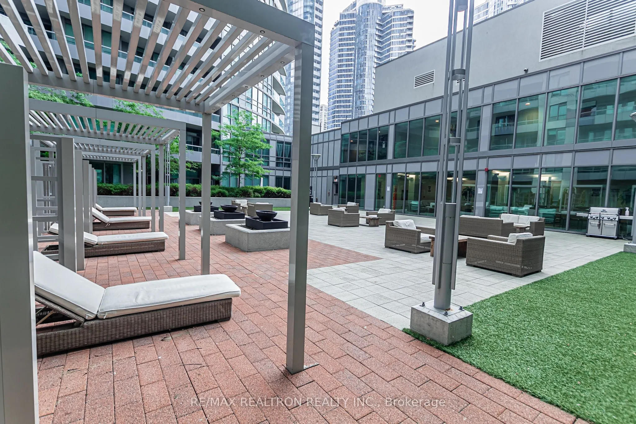 19 Grand Trunk Crescent, #1215