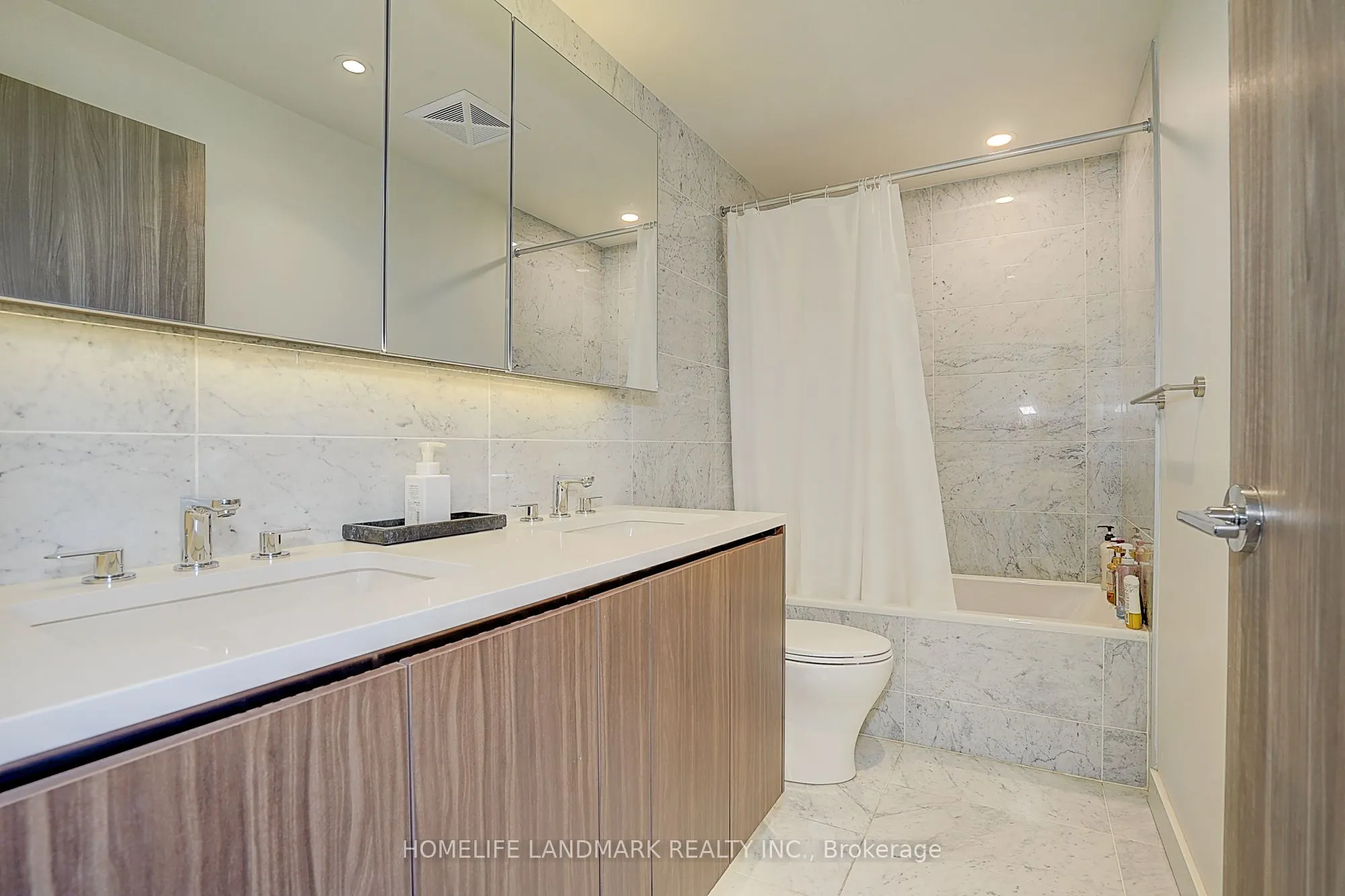 85 Mcmahon Drive, #3502