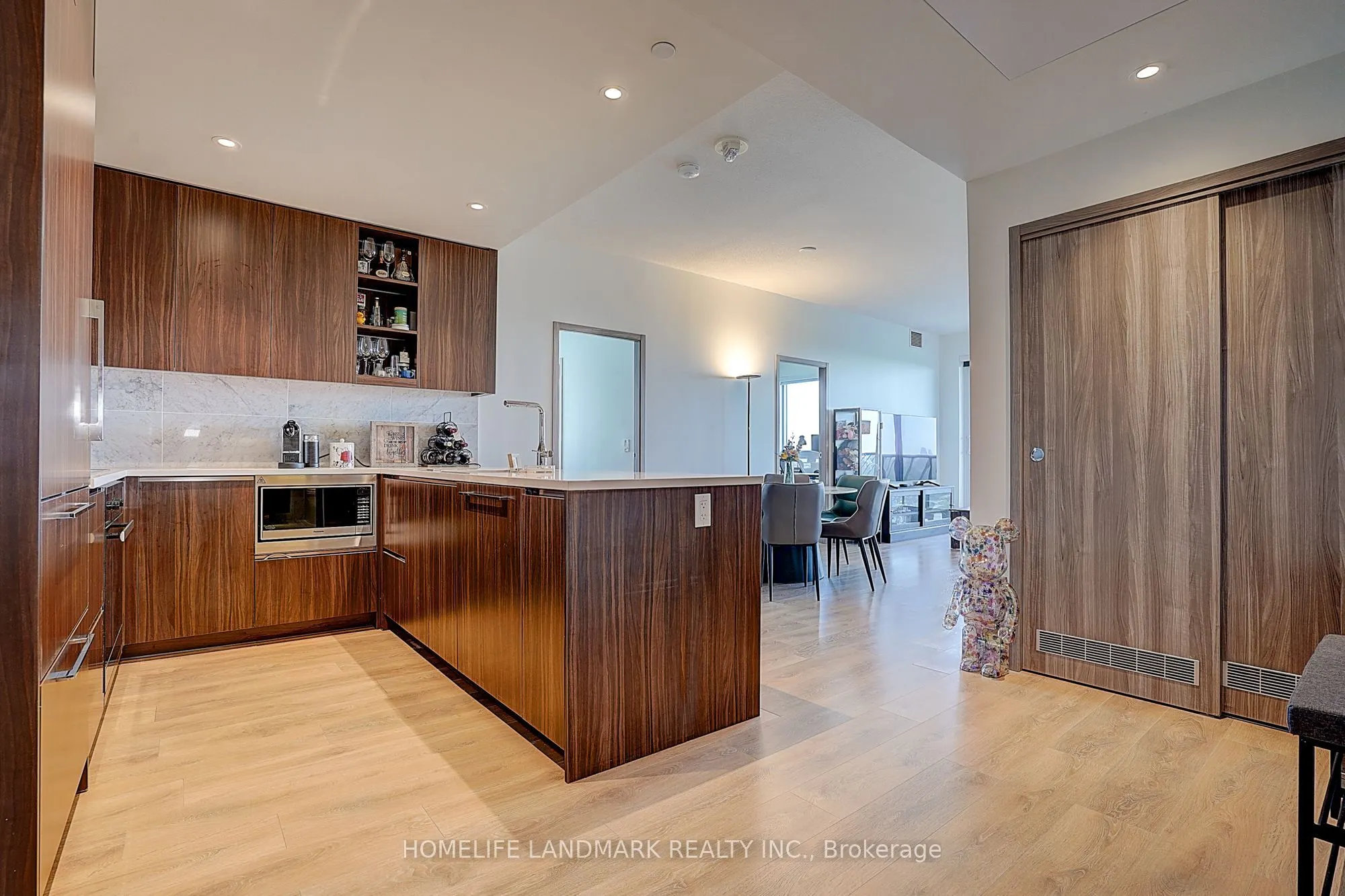 85 Mcmahon Drive, #3502