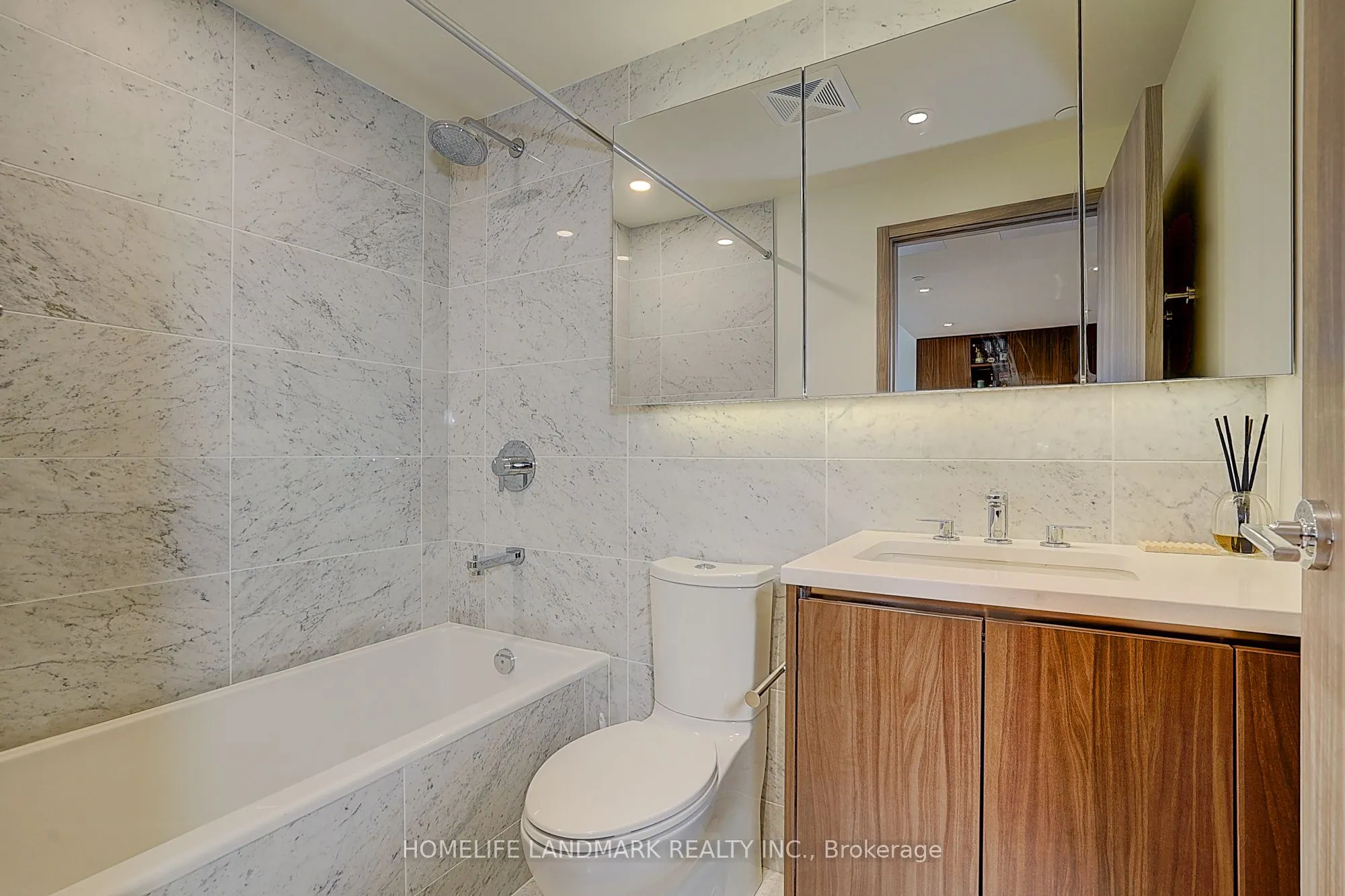 85 Mcmahon Drive, #3502