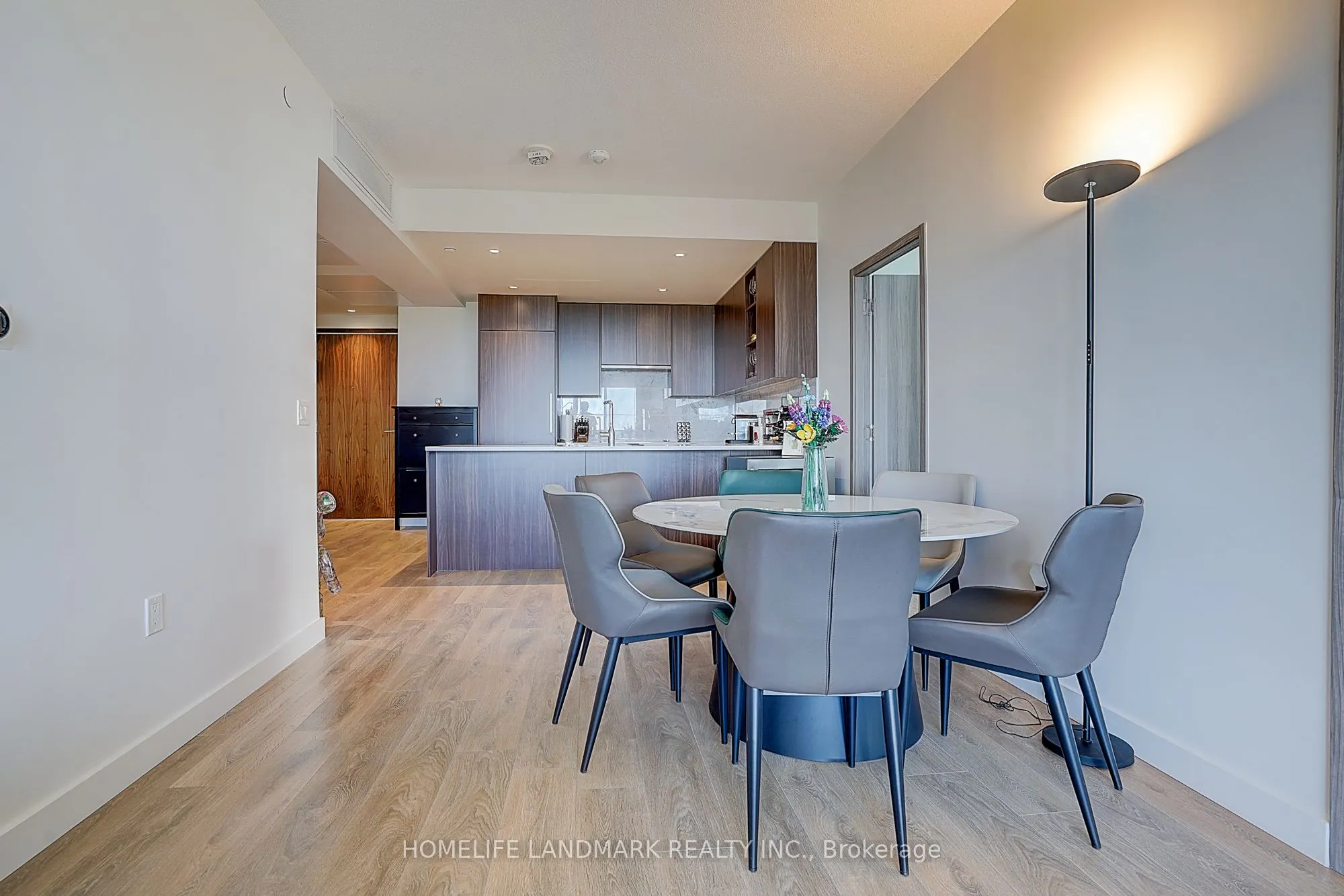 85 Mcmahon Drive, #3502