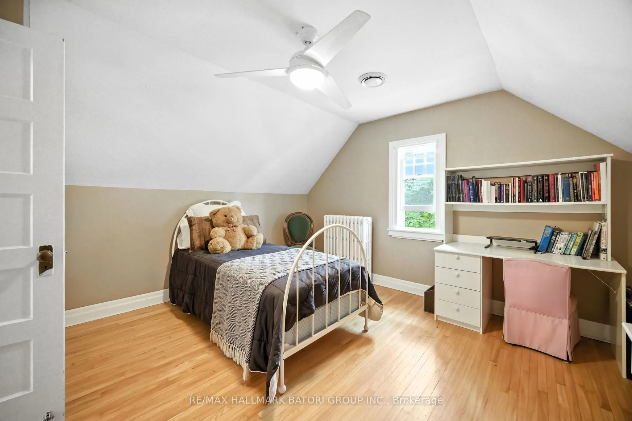 33 Burnaby Boulevard