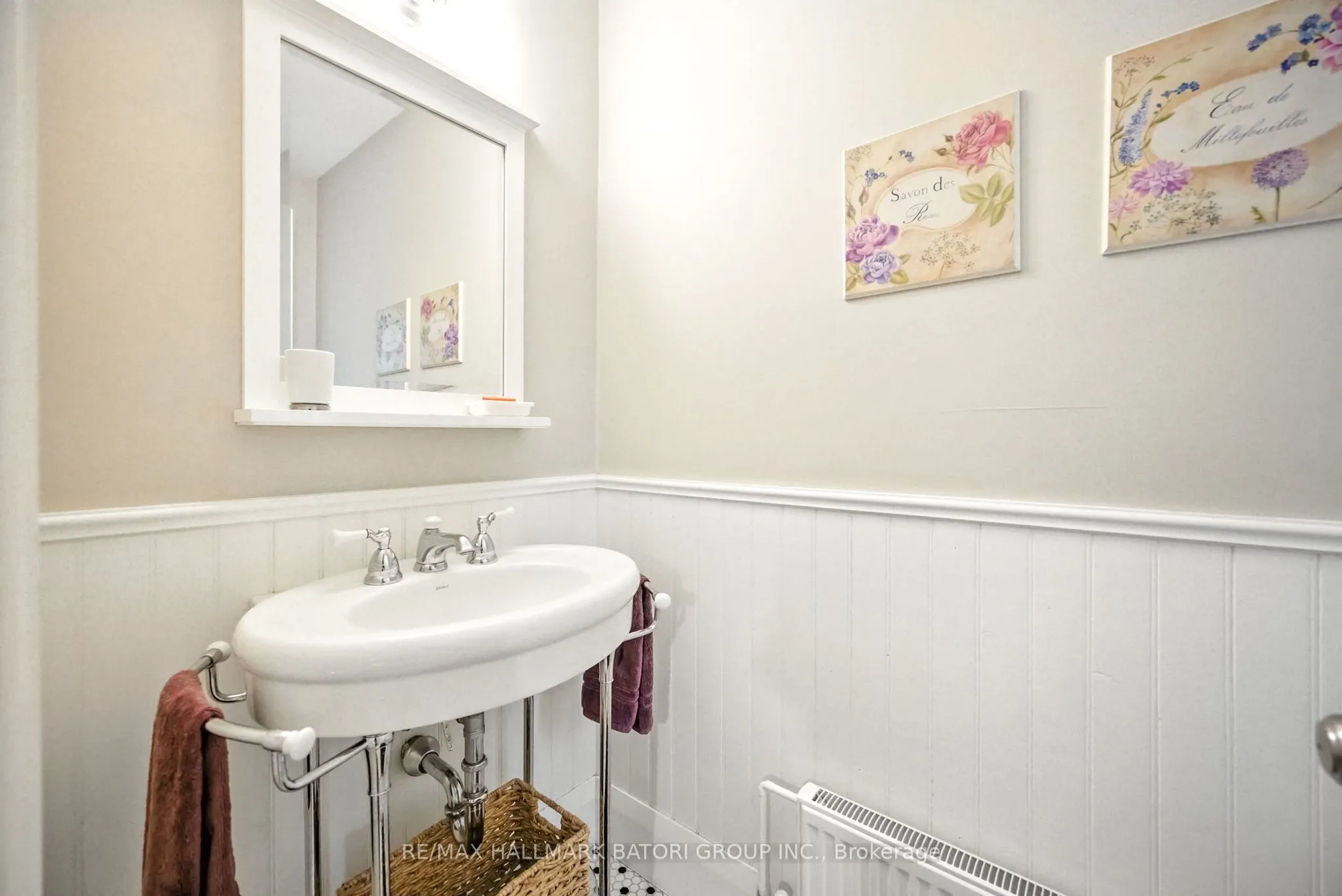 33 Burnaby Boulevard