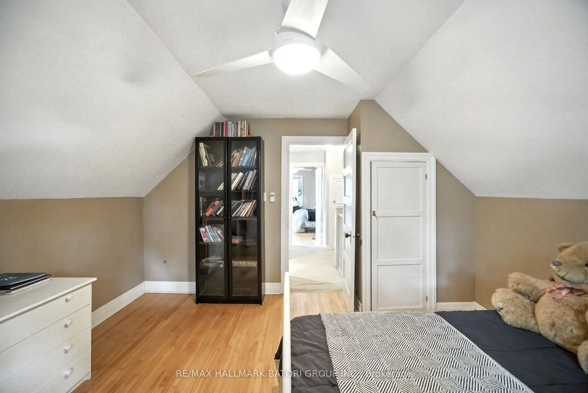 33 Burnaby Boulevard