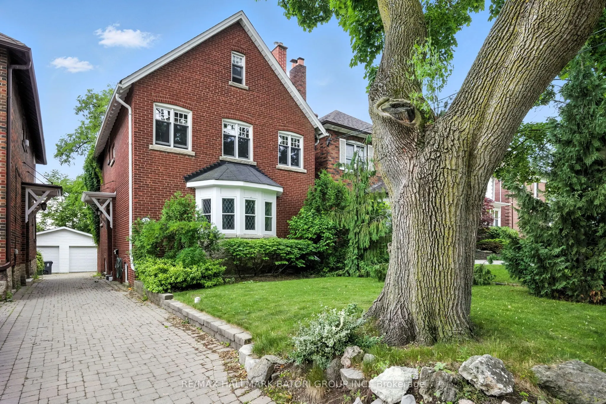33 Burnaby Boulevard