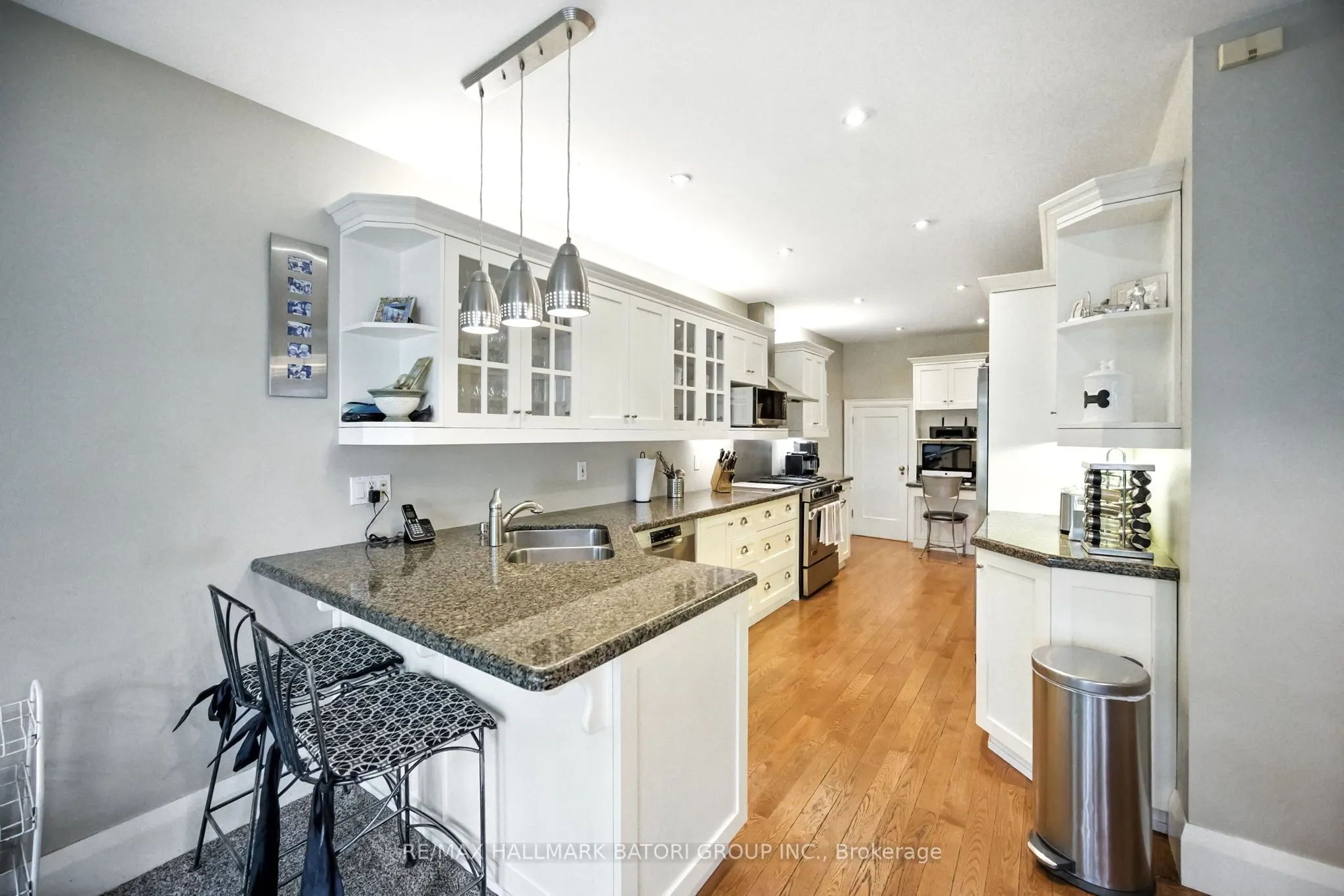 33 Burnaby Boulevard