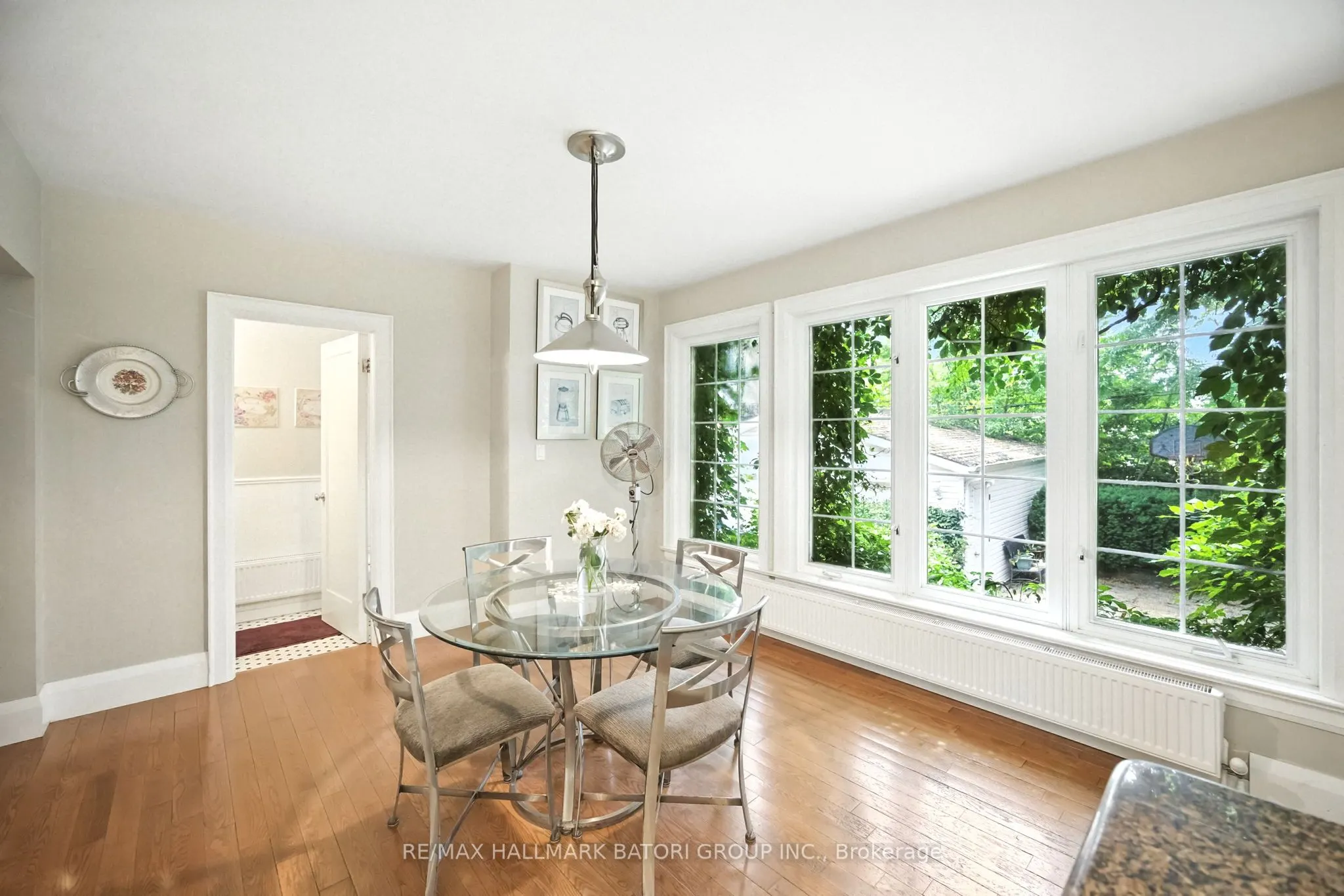 33 Burnaby Boulevard
