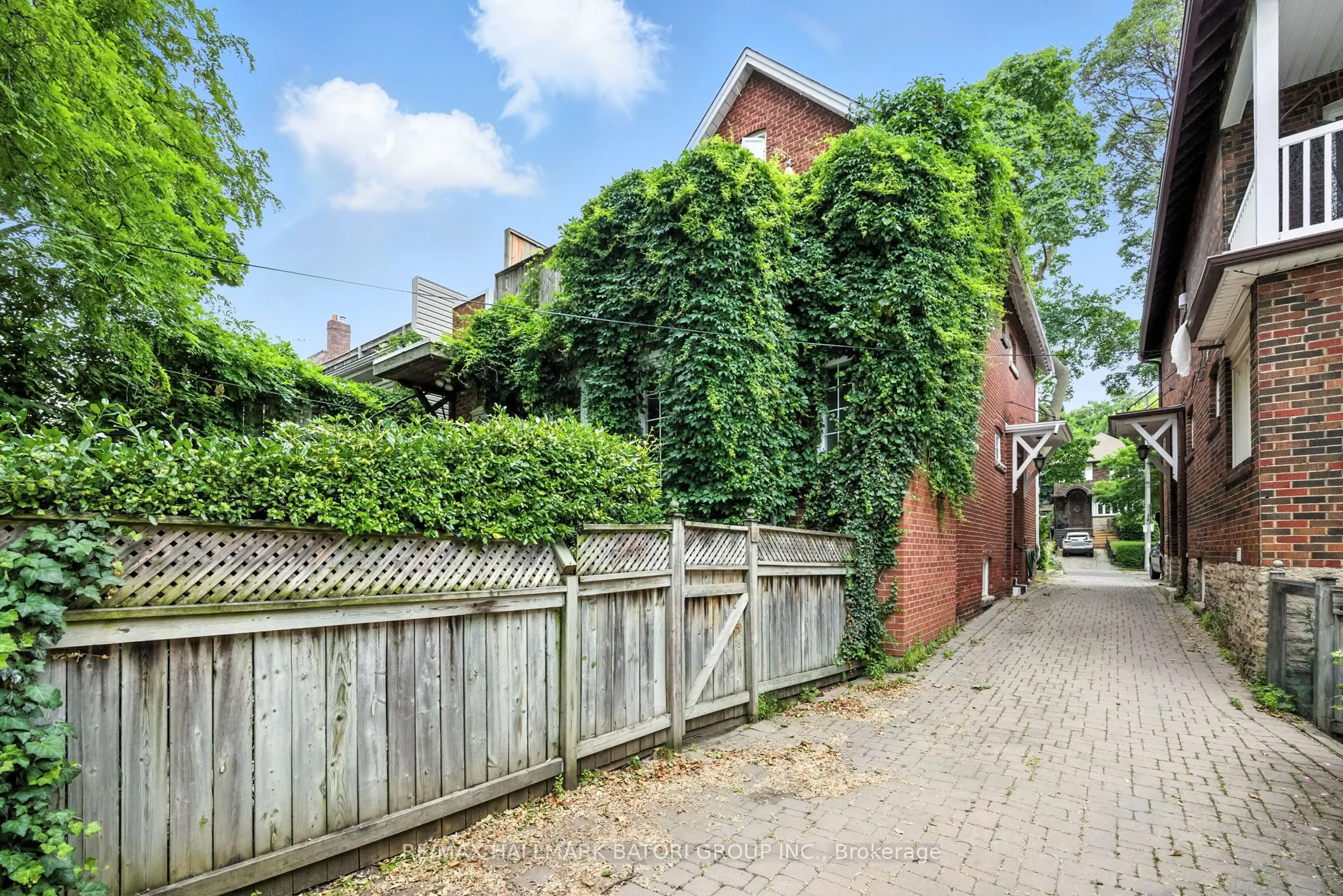 33 Burnaby Boulevard
