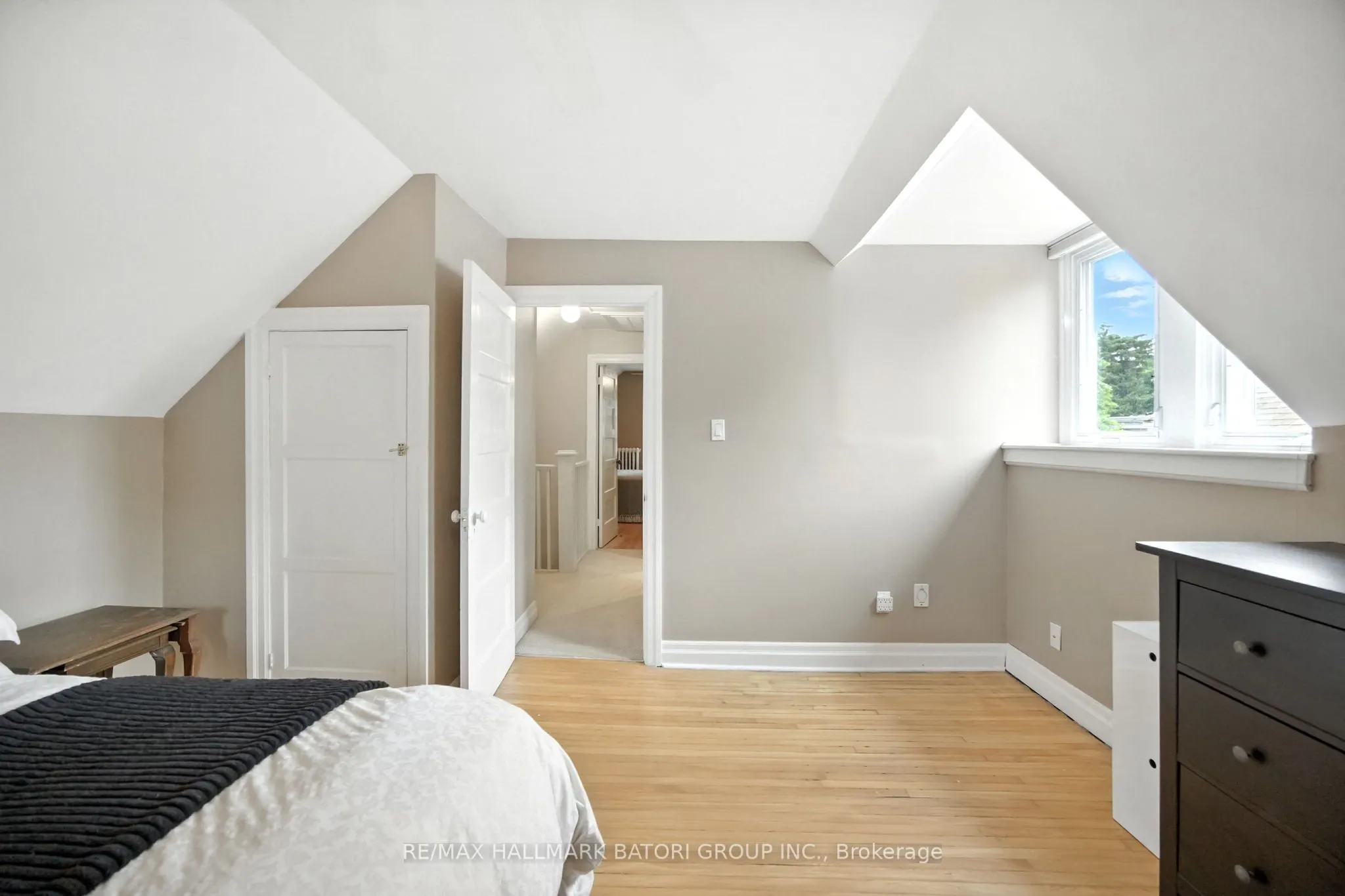 33 Burnaby Boulevard