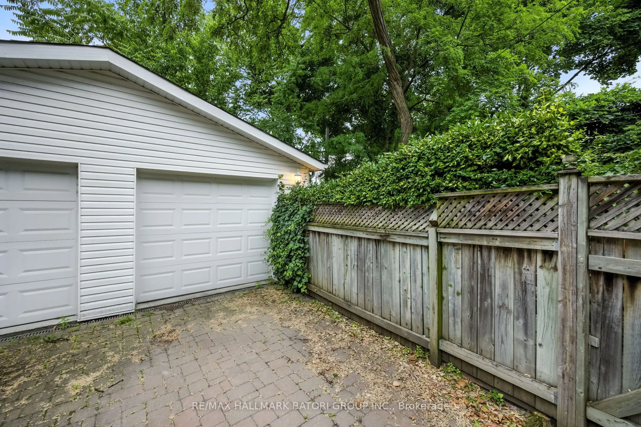 33 Burnaby Boulevard