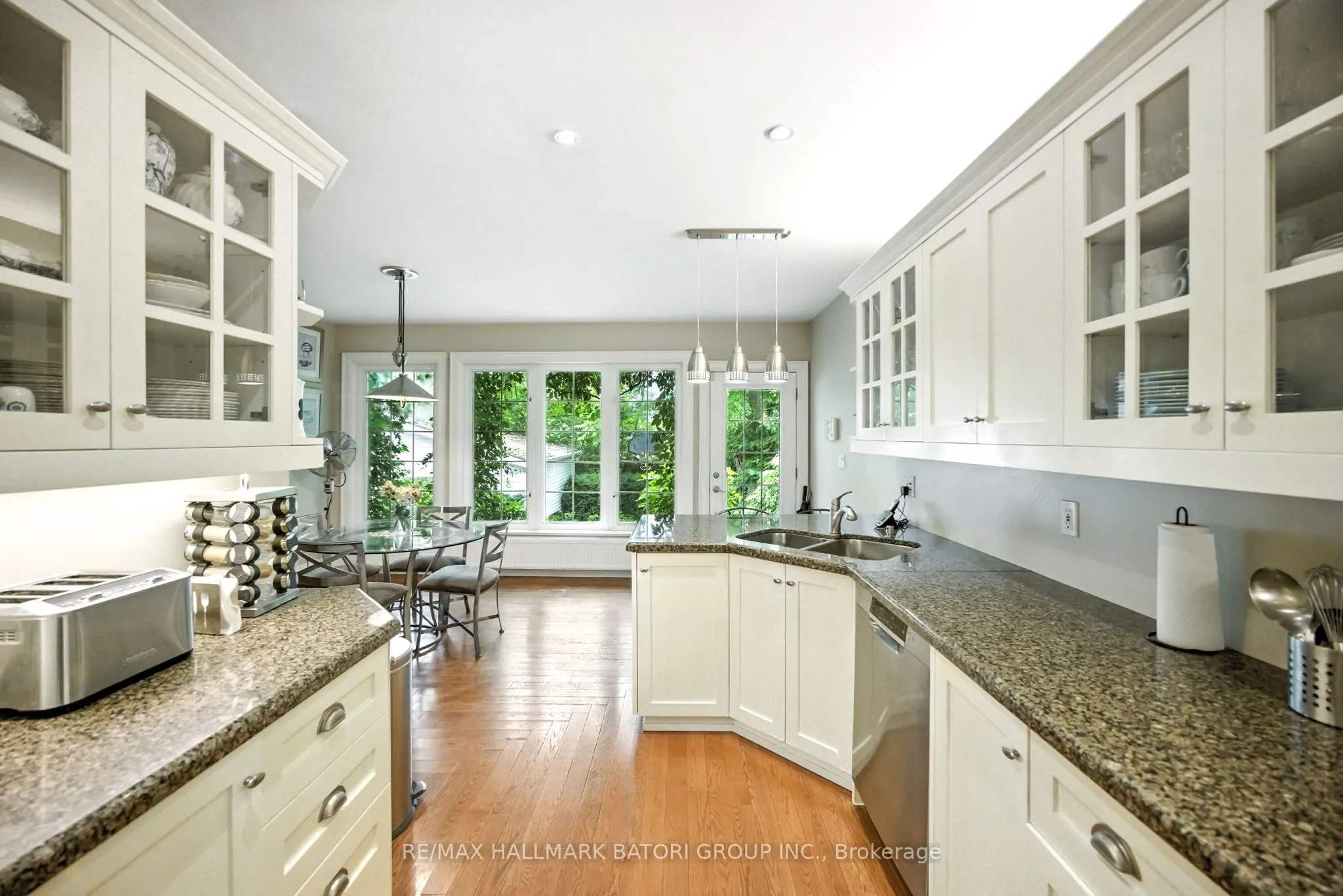 33 Burnaby Boulevard