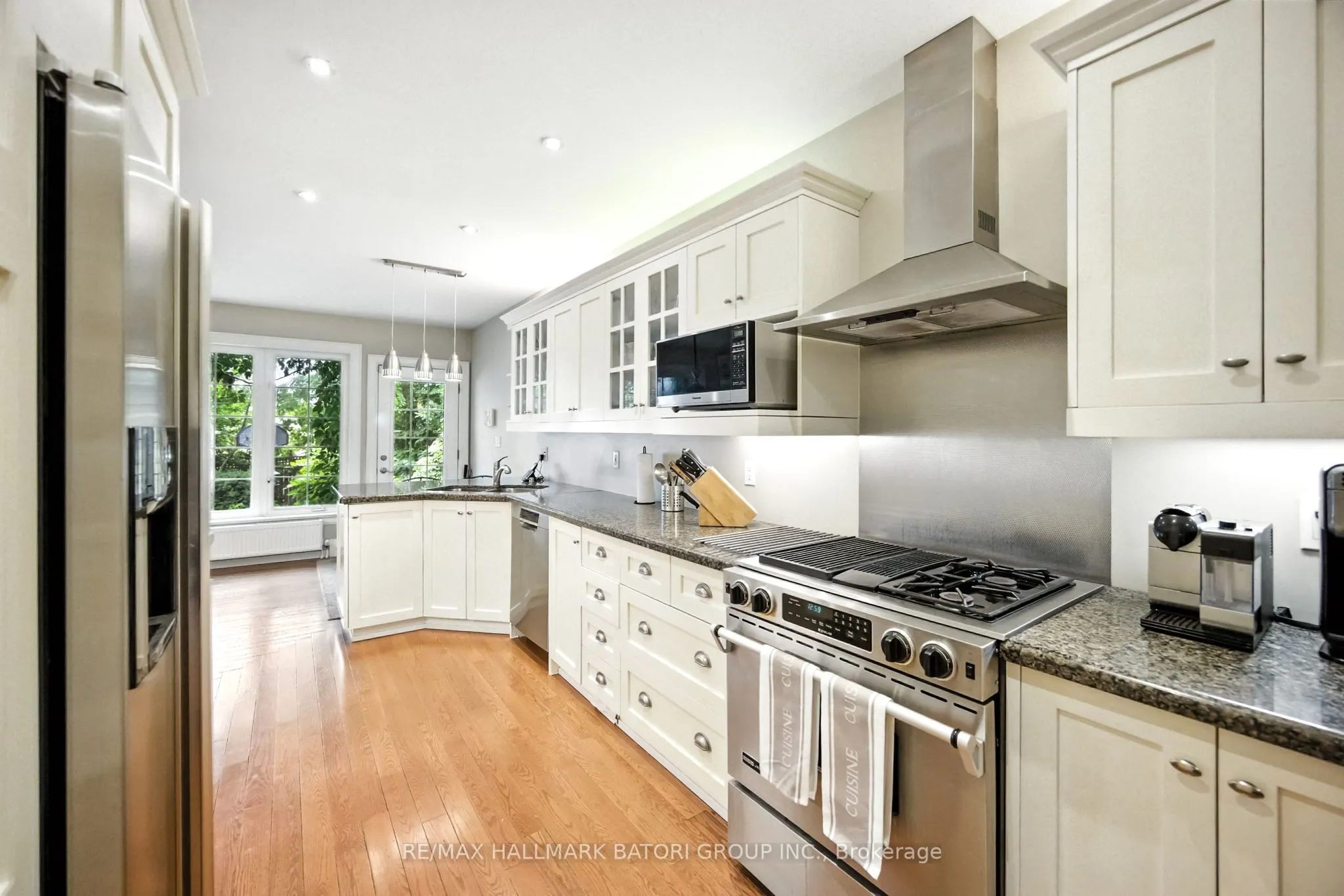 33 Burnaby Boulevard