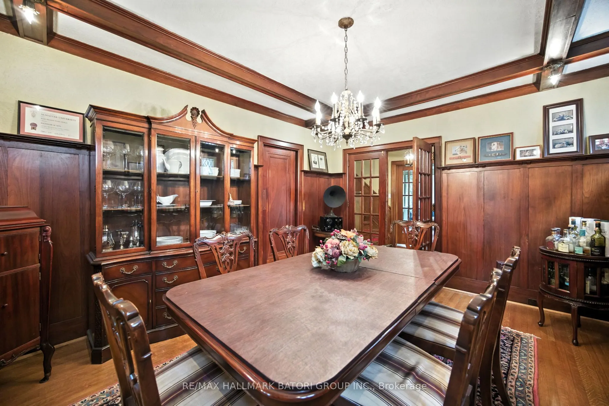33 Burnaby Boulevard