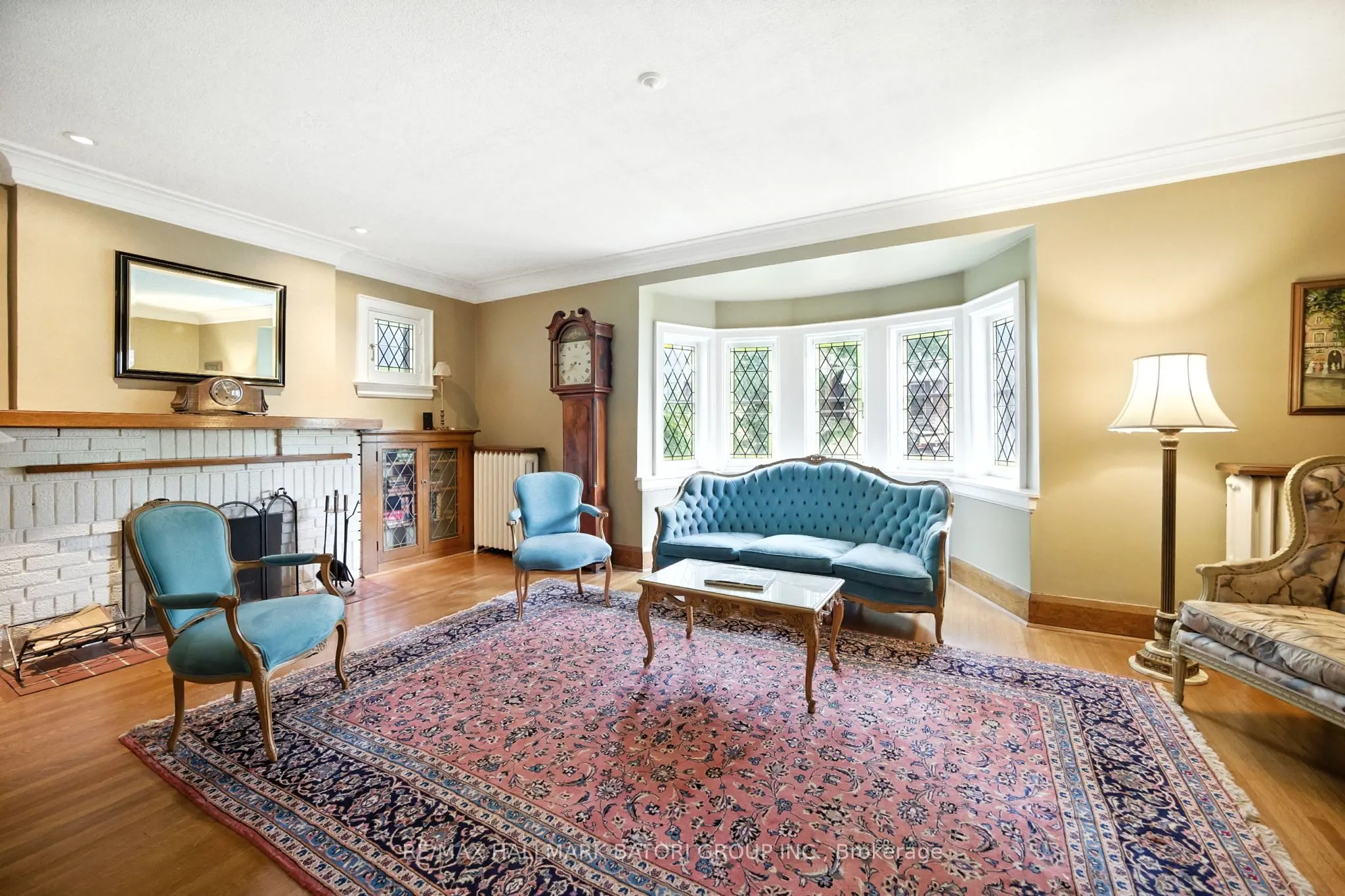 33 Burnaby Boulevard
