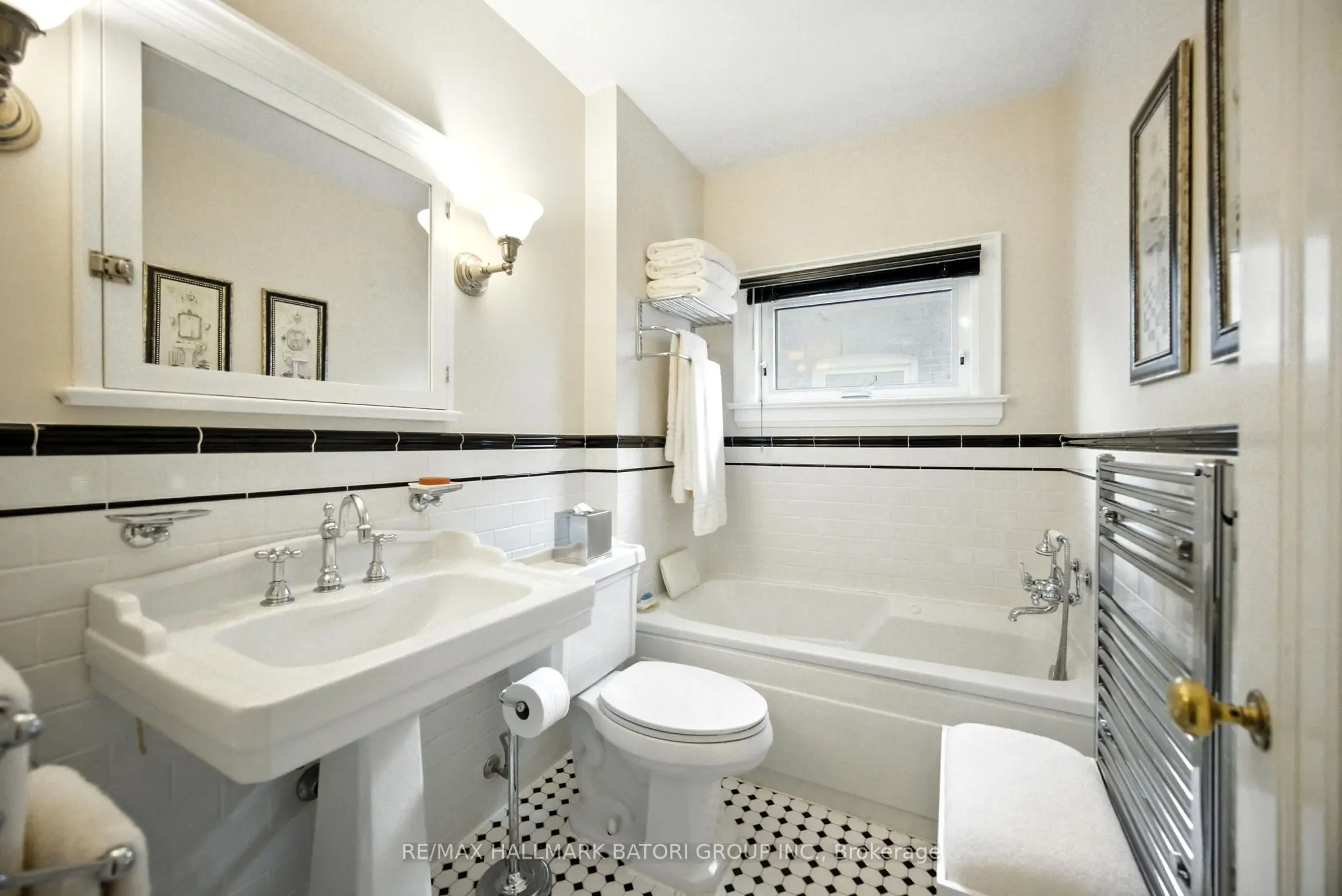 33 Burnaby Boulevard