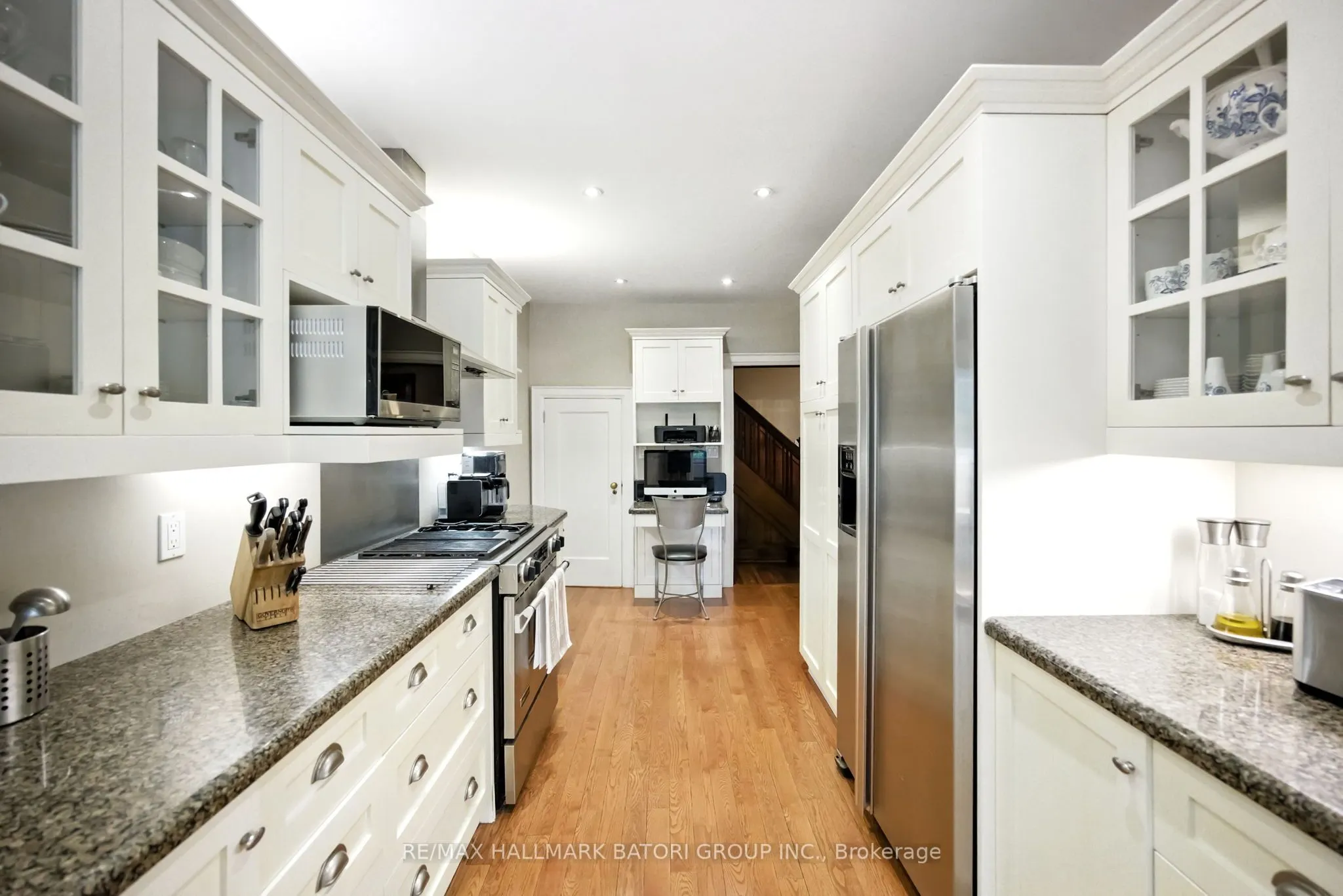 33 Burnaby Boulevard