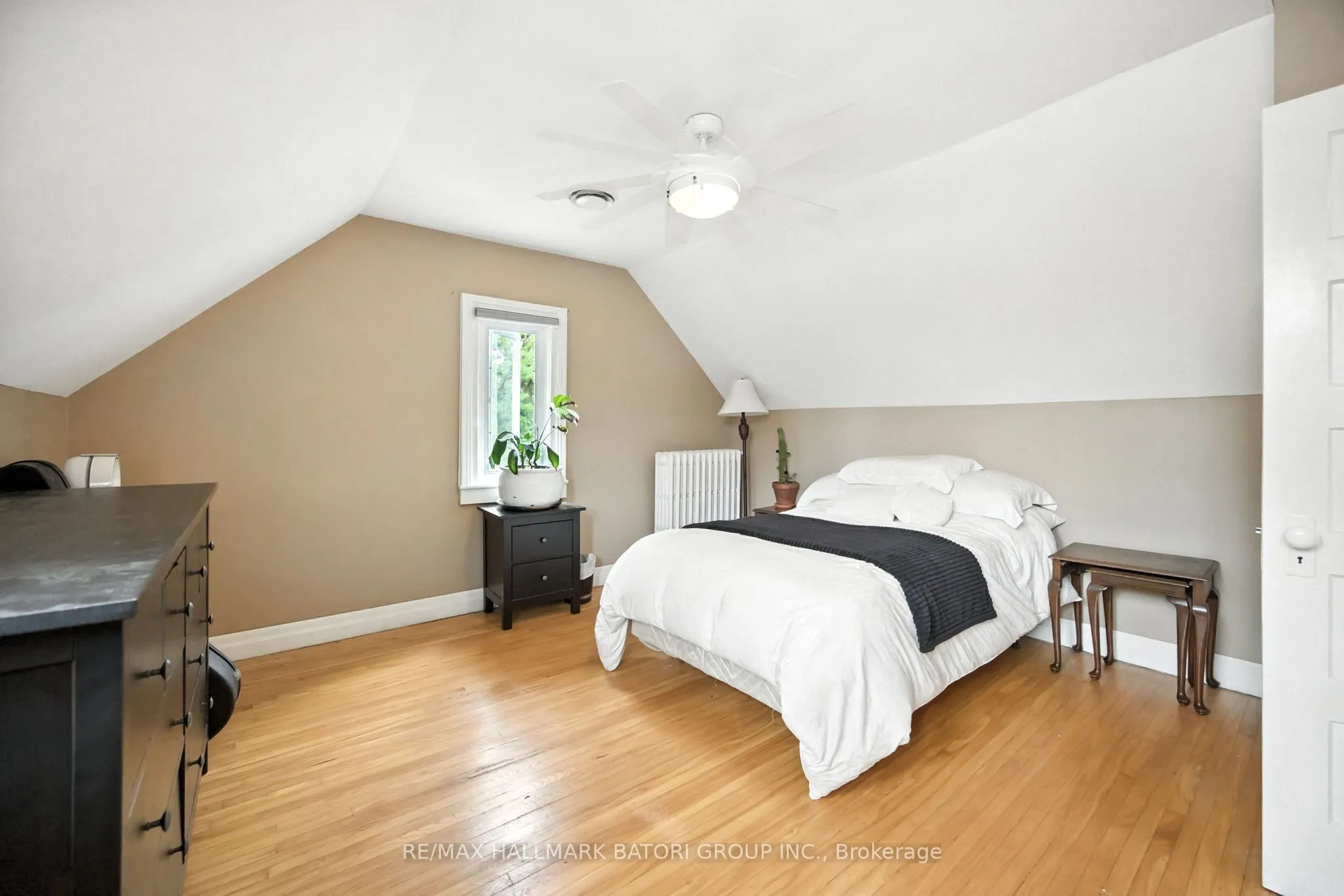 33 Burnaby Boulevard
