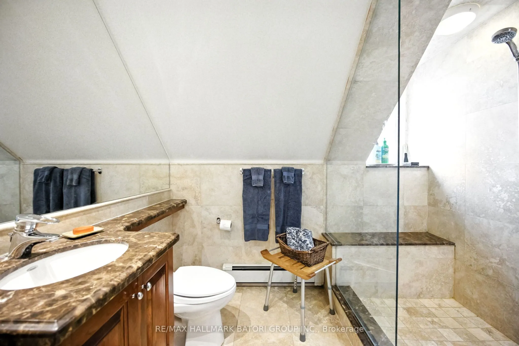 33 Burnaby Boulevard