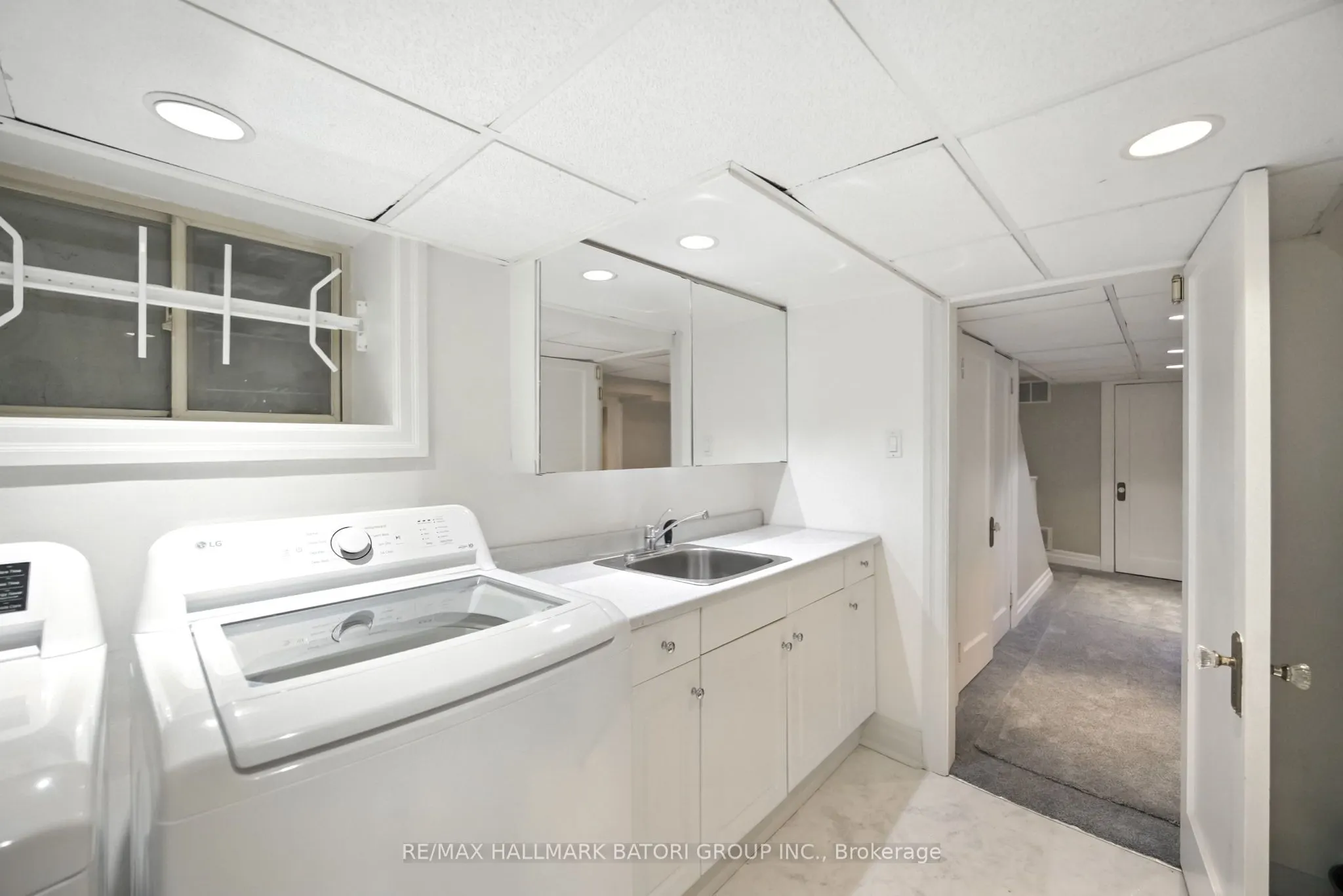33 Burnaby Boulevard