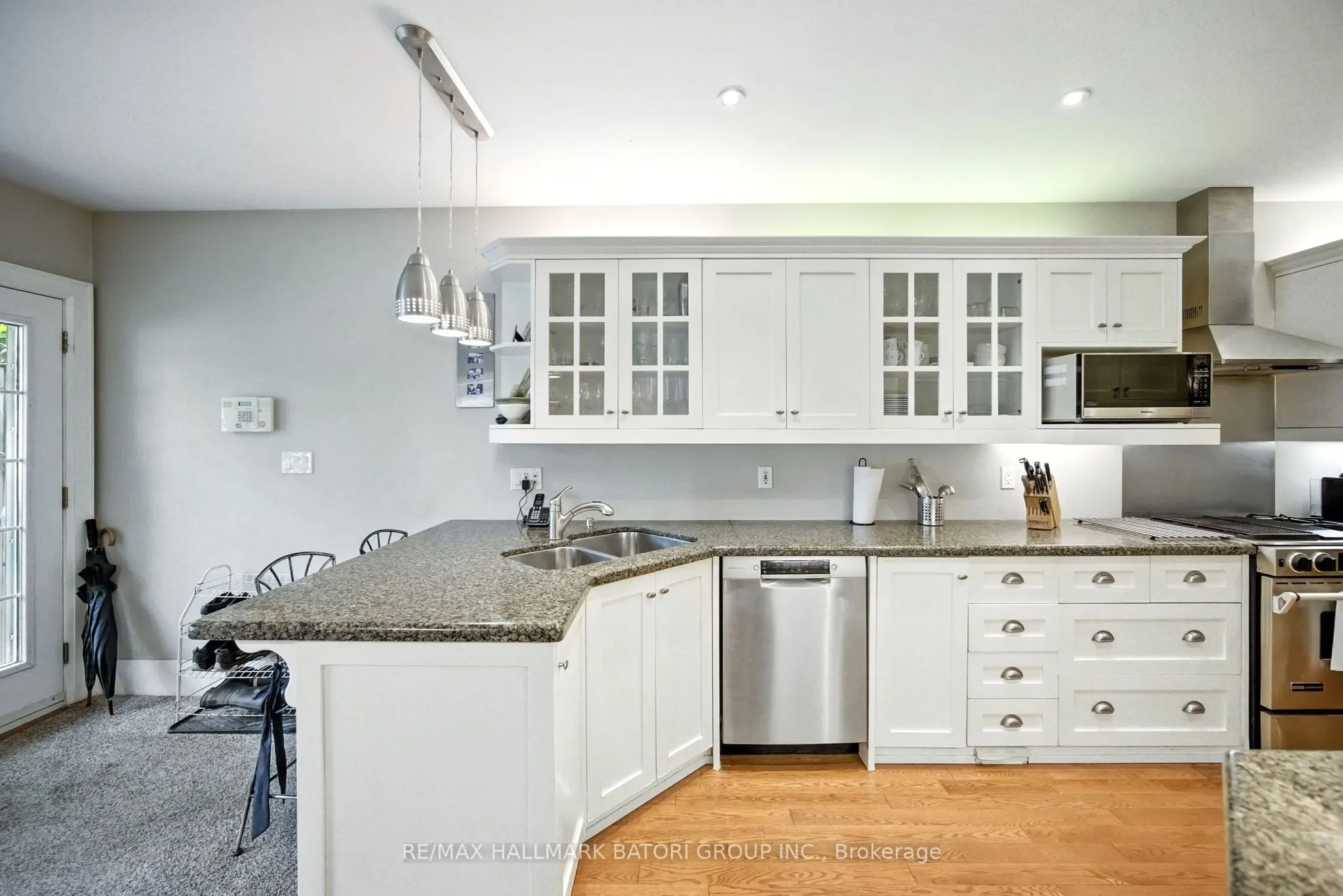 33 Burnaby Boulevard