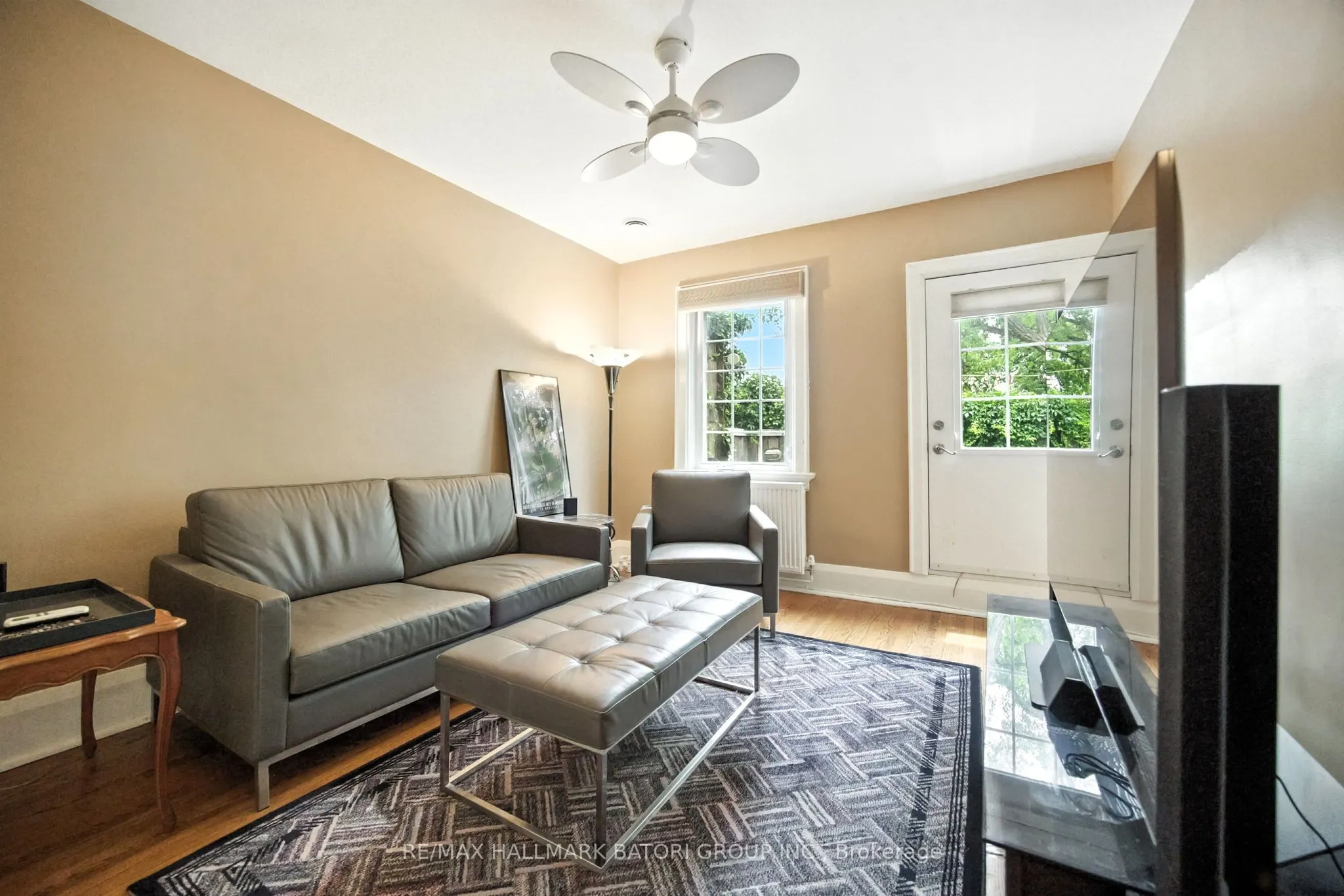33 Burnaby Boulevard