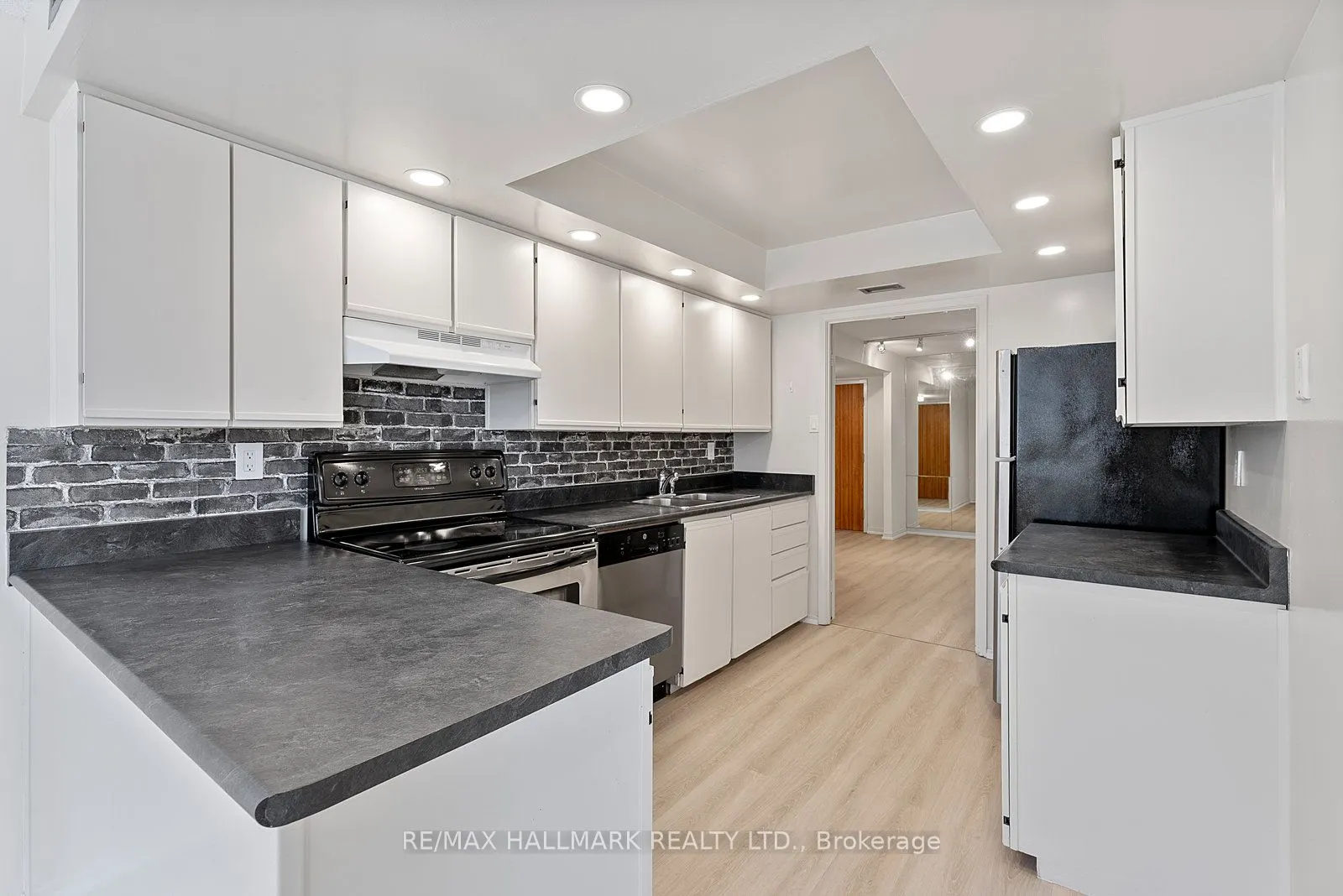 360 Bloor Street E, #1107