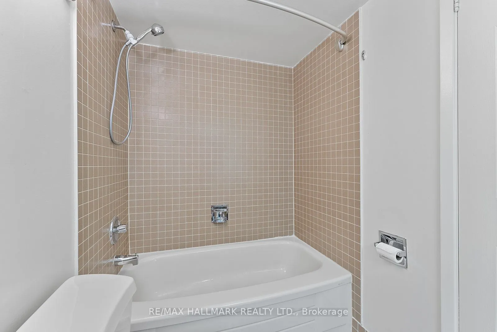 360 Bloor Street E, #1107