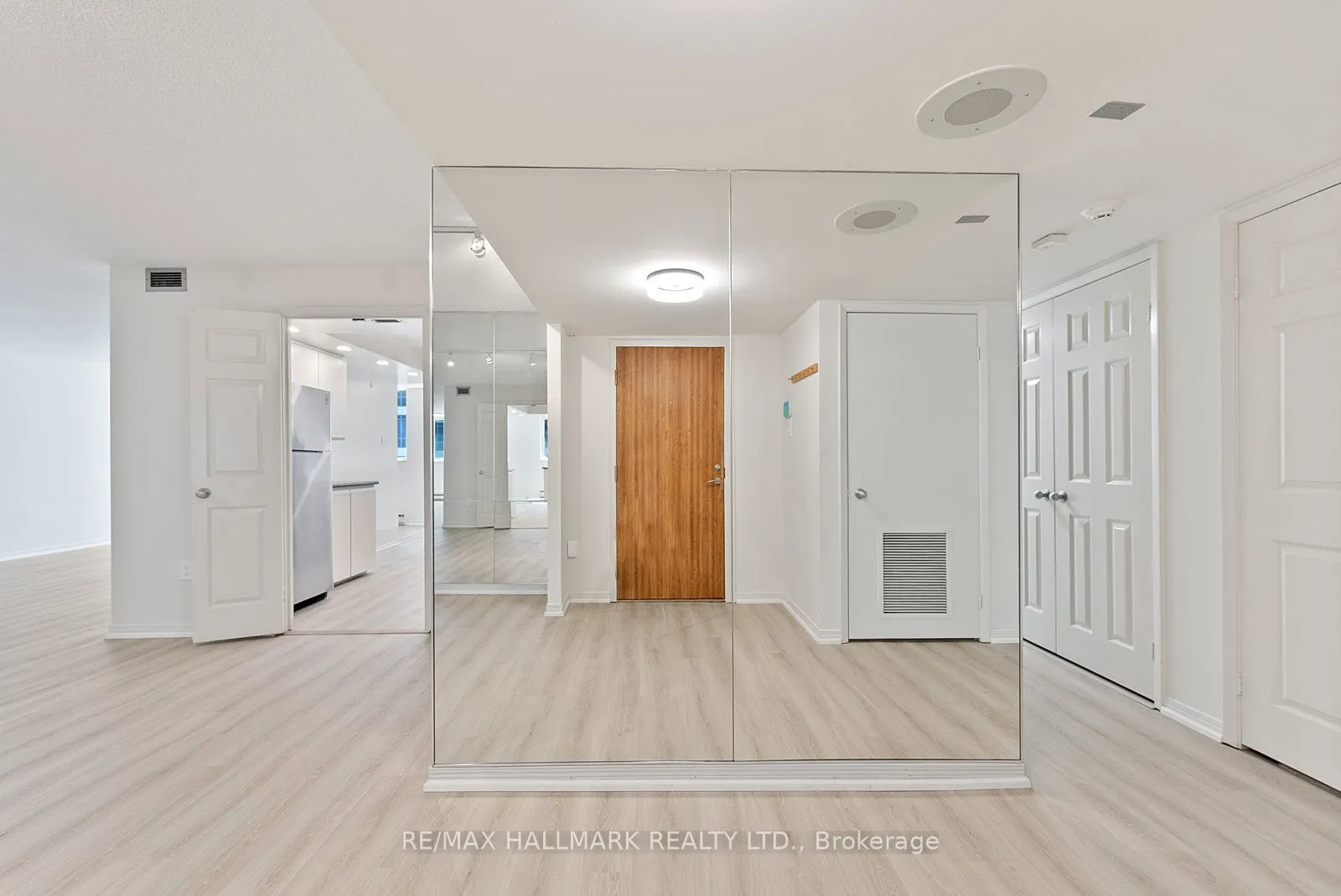 360 Bloor Street E, #1107
