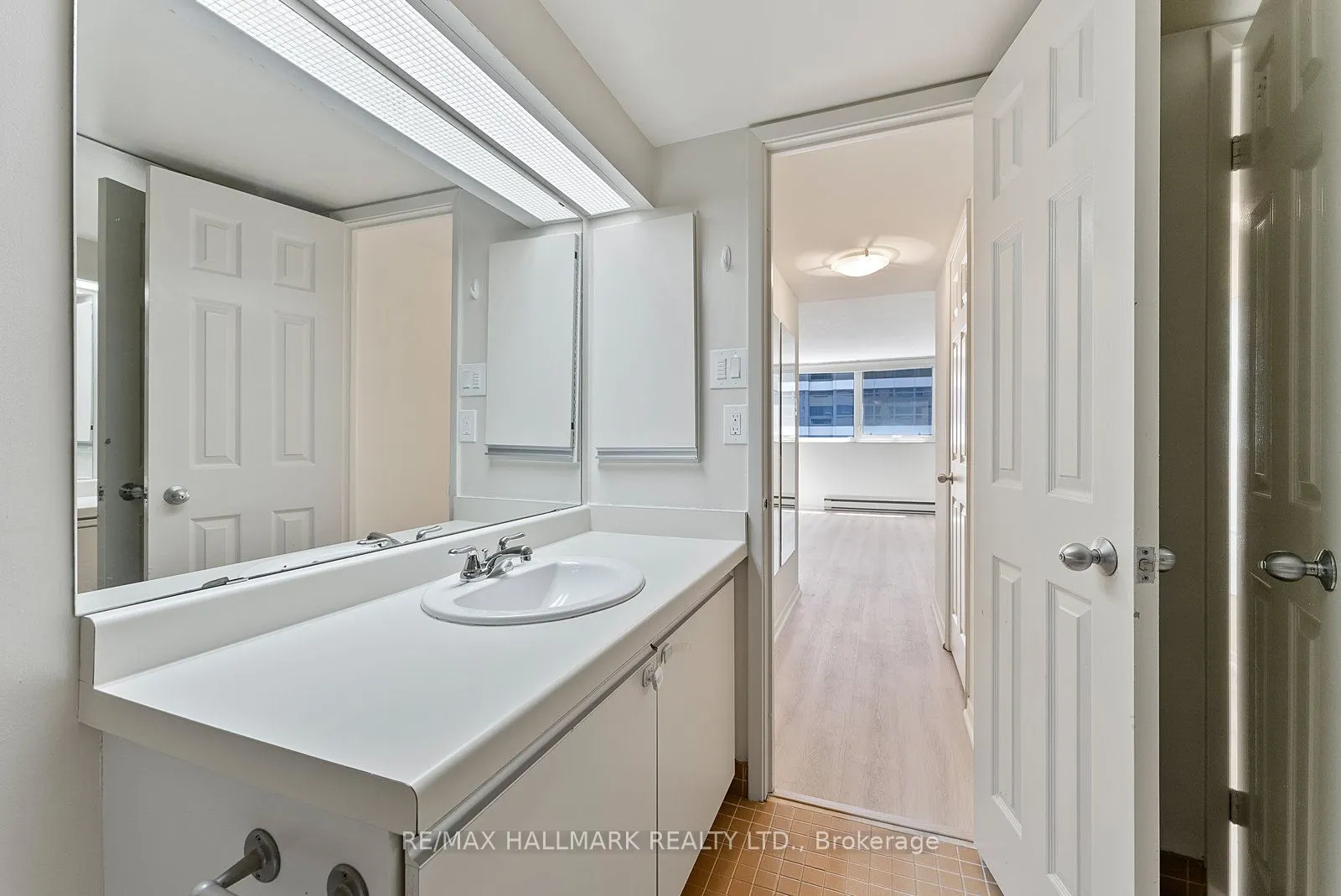 360 Bloor Street E, #1107