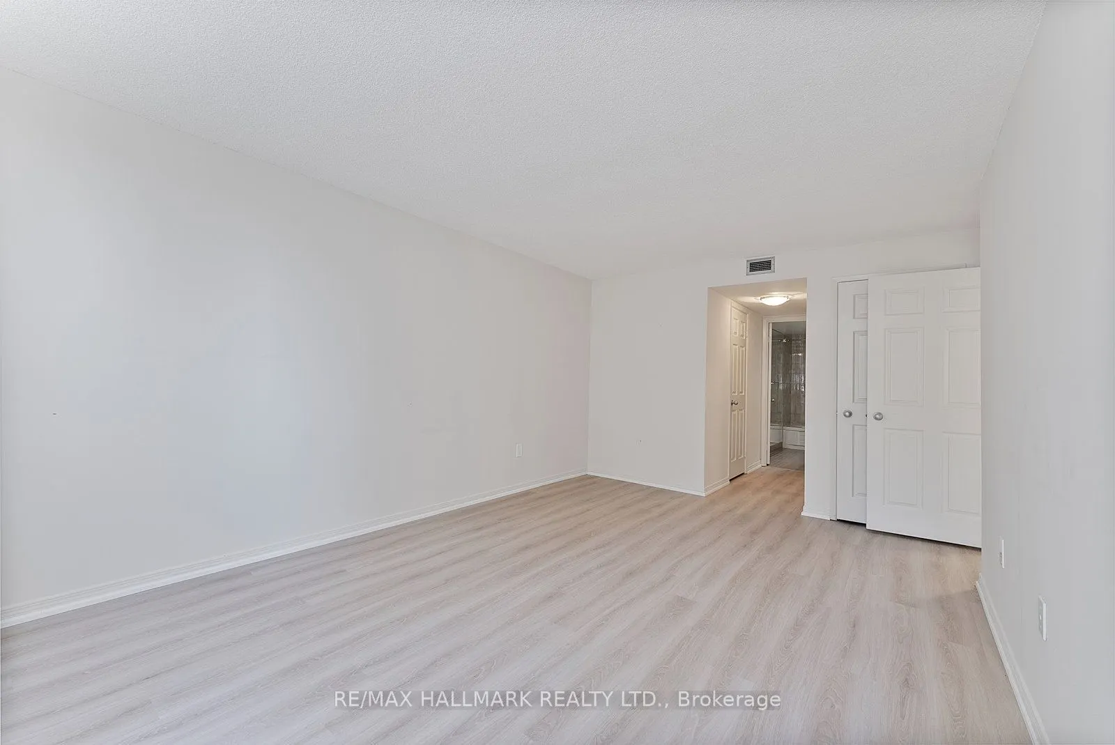 360 Bloor Street E, #1107
