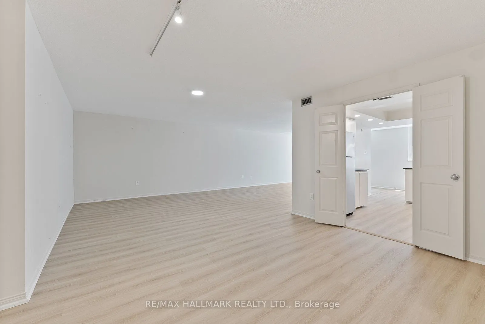 360 Bloor Street E, #1107