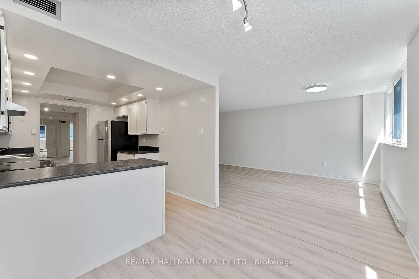 360 Bloor Street E, #1107