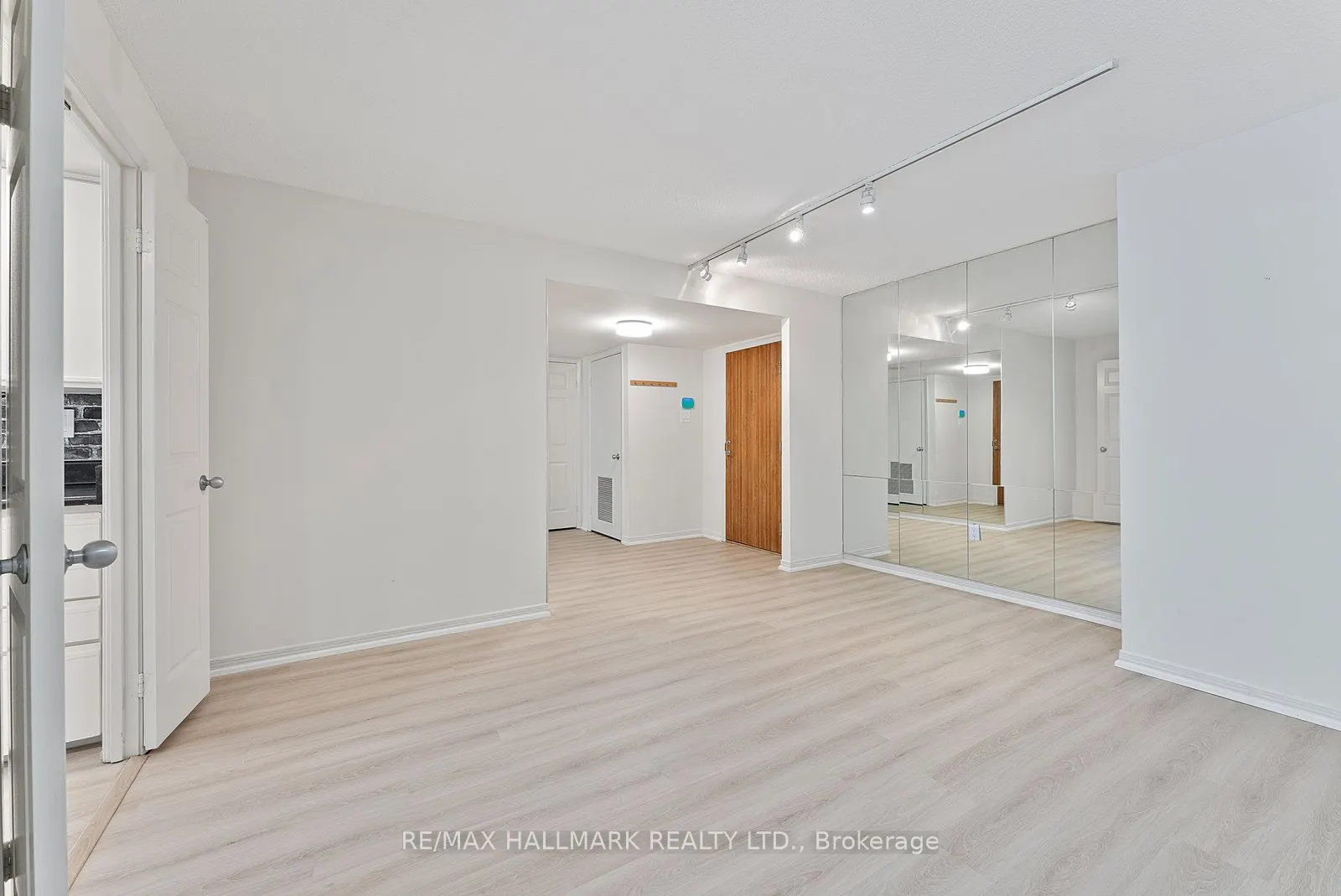 360 Bloor Street E, #1107